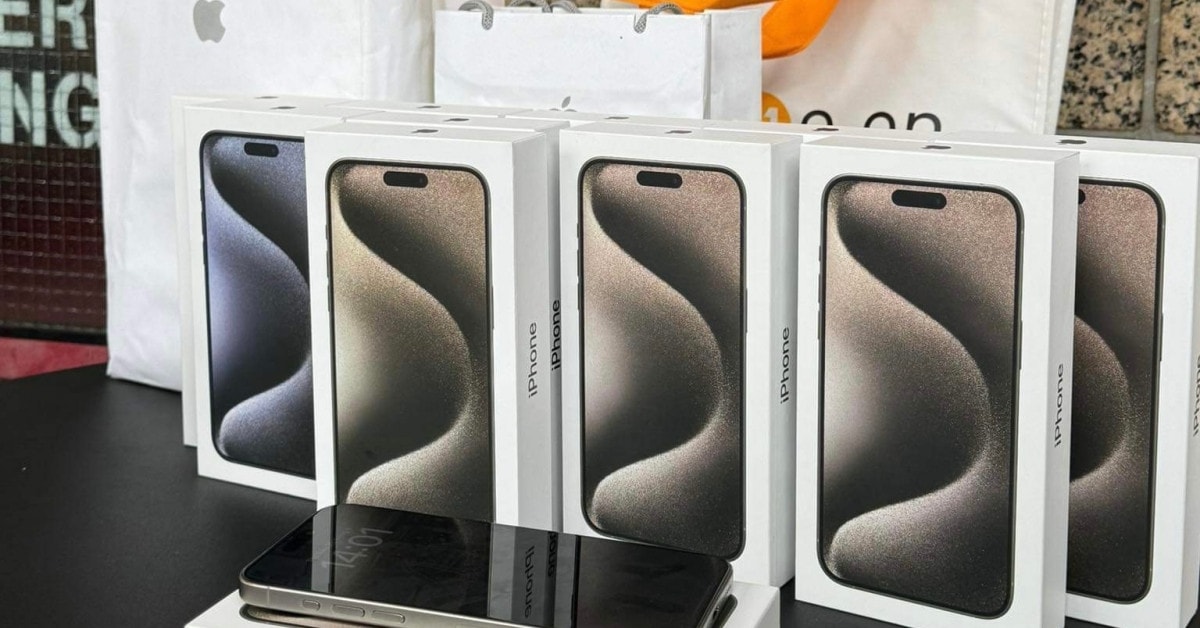 iPhone 15 Pro Max xách tay giá 70 triệu đồng tại TP.HCM