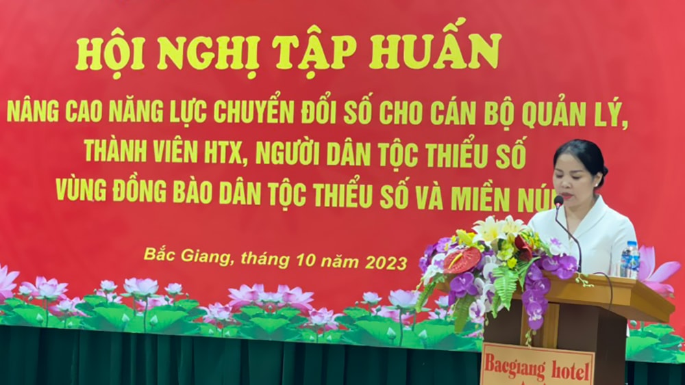 Nâng cao năng lực chuyển đổi số cho cán bộ hợp tác xã và đồng bào dân tộc thiểu số