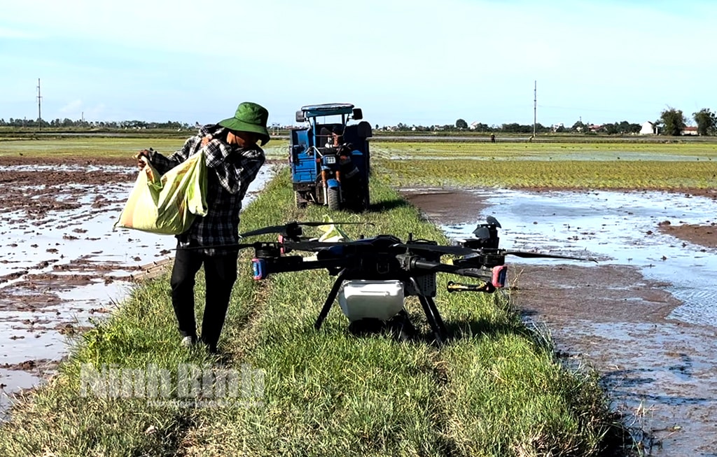 Ninh Bình ứng dụng thiết bị bay không người lái trong sản xuất nông nghiệp