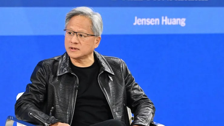 CEO Nvidia : AI sẽ "cạnh tranh công bằng" với con người trong 5 năm tới