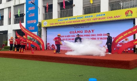 10-cong-an-quan-ha-dong-day-pppc-truong-thcs-le-loi-.png