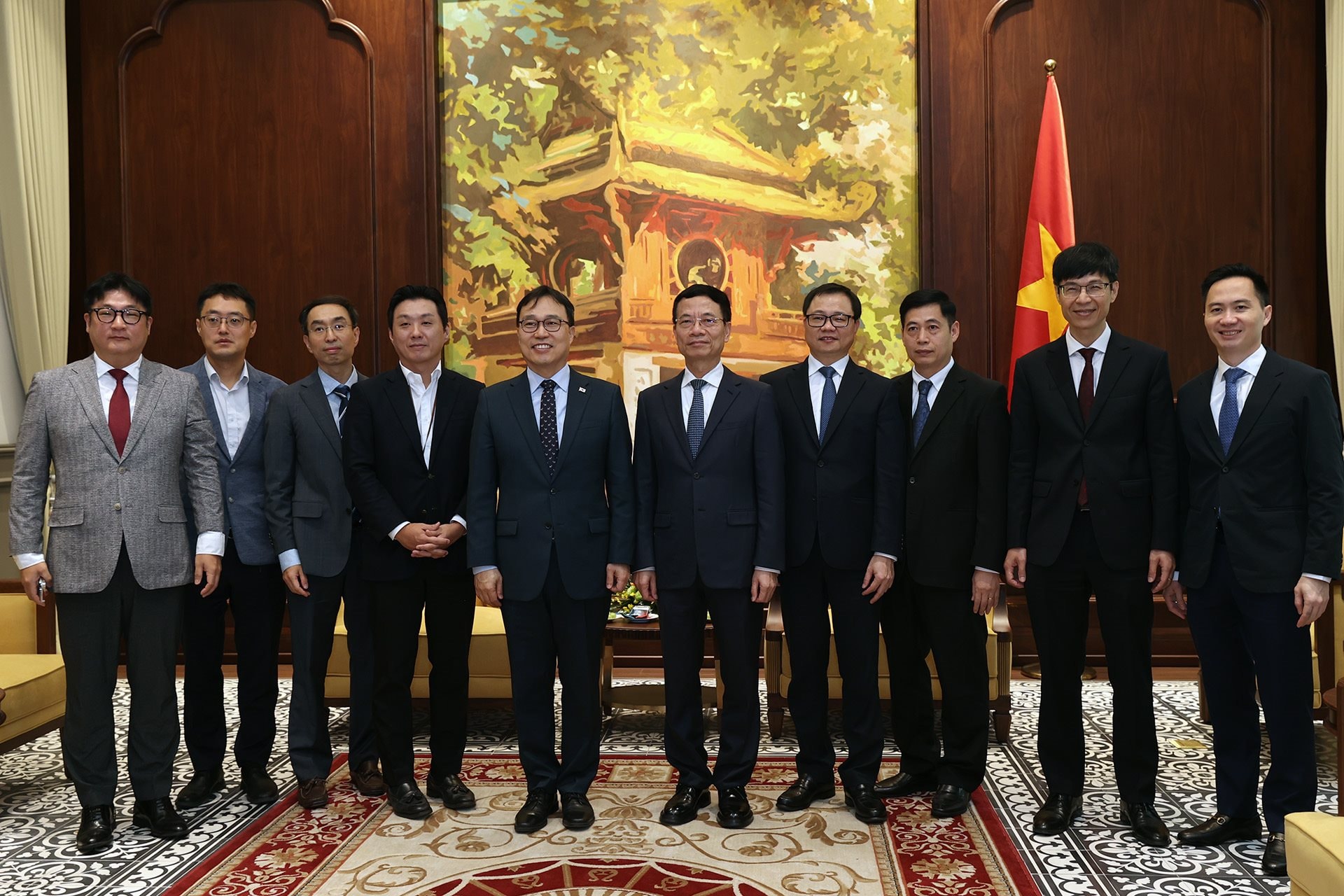 bo-truong-nguyen-manh-hung-tiep-dai-su-han-quoc.jpg