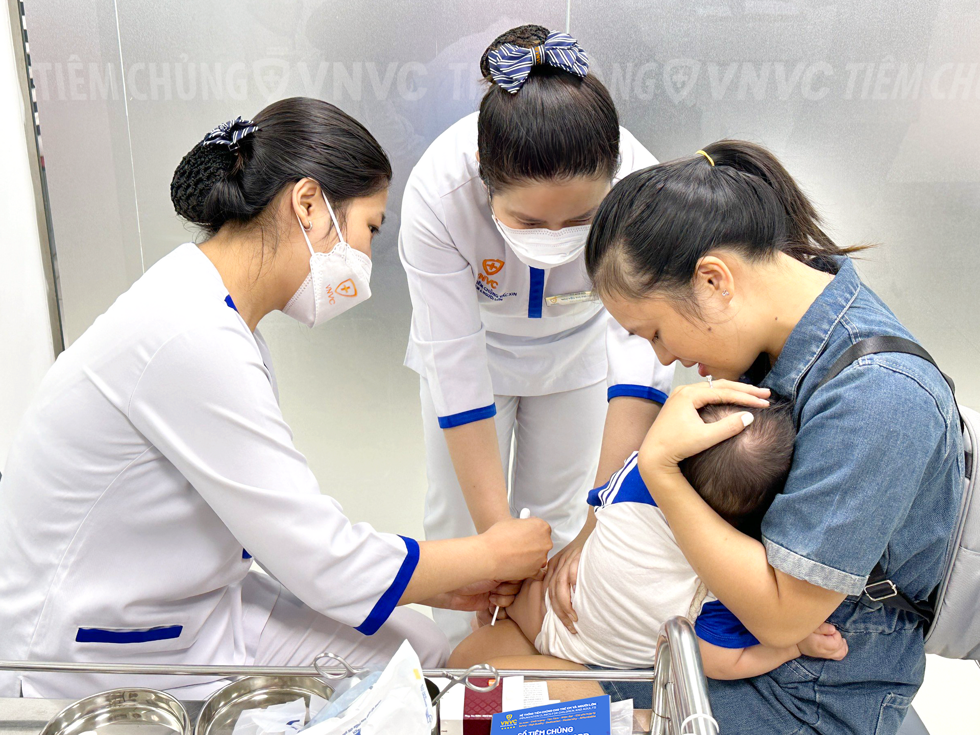 khach-hang-tiem-vaccine-nao-mo-cau-nhom-b-bexsero-tai-vnvc-1.png