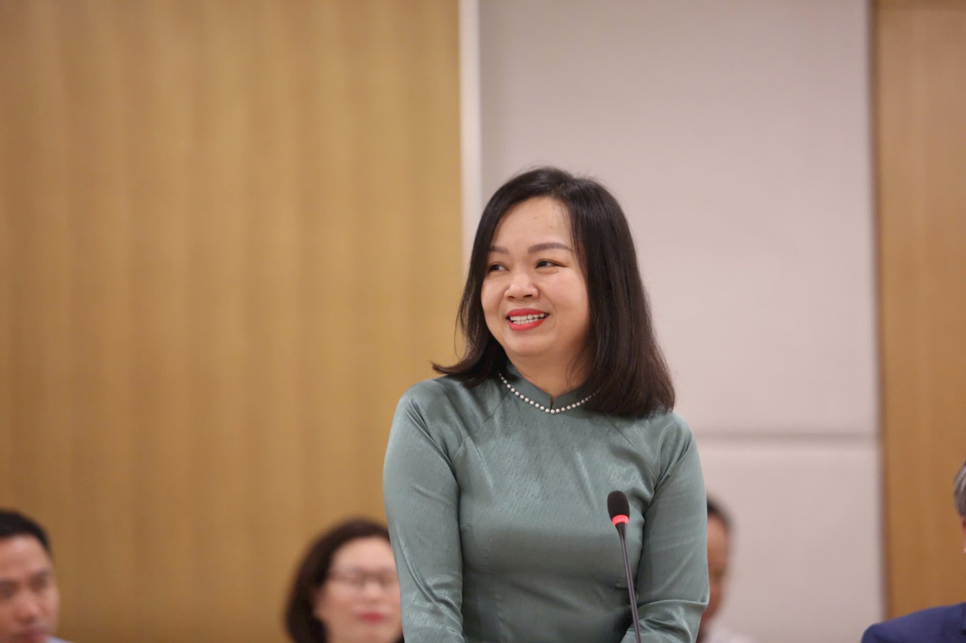 ba-dinh-thi-linh-huong.jpg