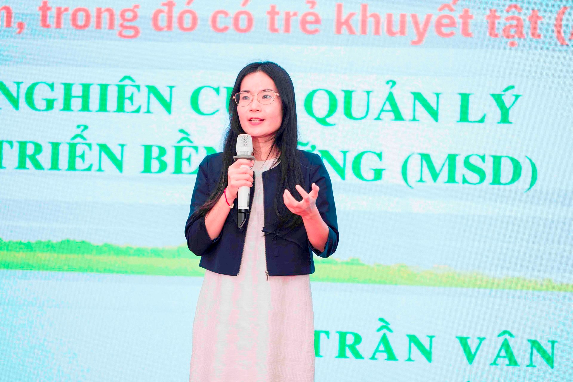 ba-tran-van-anh-pho-vien-truong-vien-nghien-cuu-quan-ly-phat-trien-ben-vung-msd-.jpg