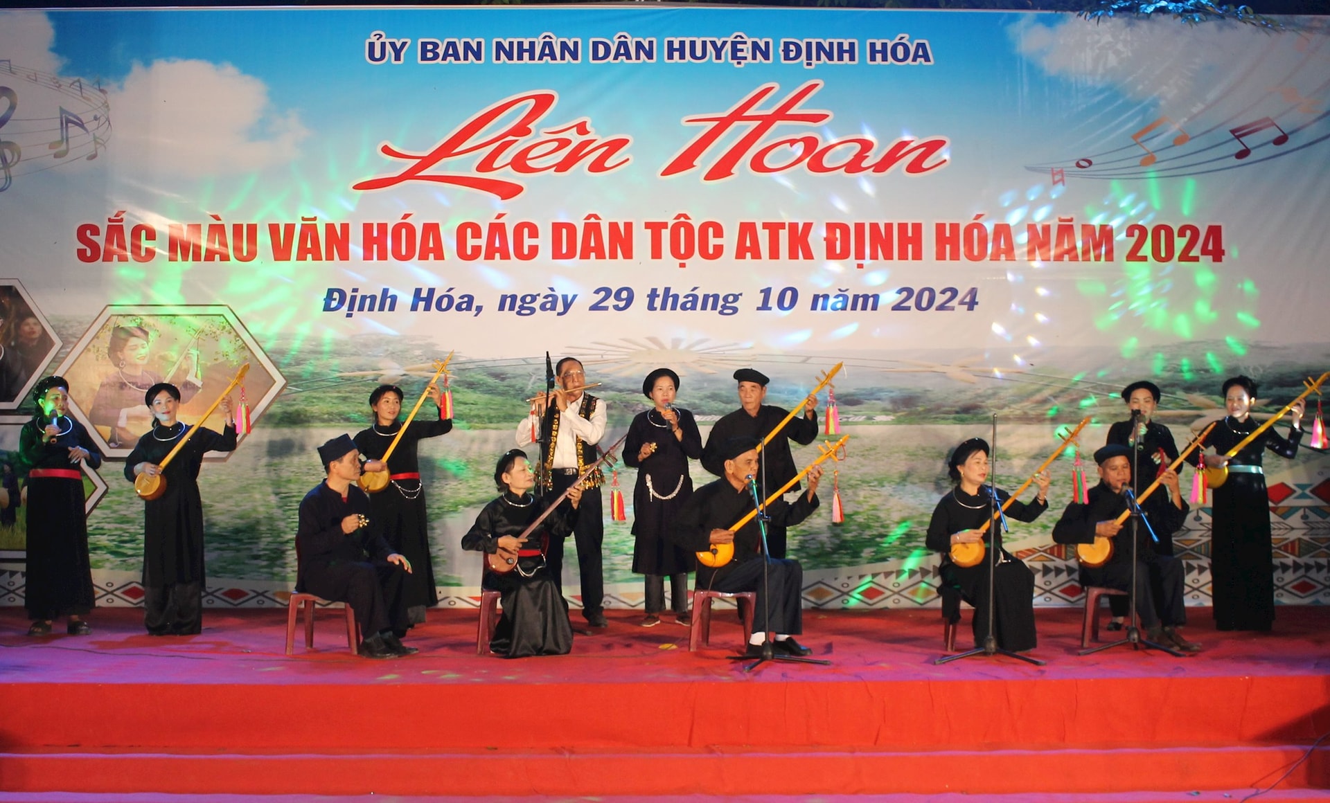 anh-3-chu-thich-anh-dinh-hoa-tap-trung-nhieu-san-pham-van-hoa-dac-sac-cua-dong-bao-dan-toc-thieu-so.jpg