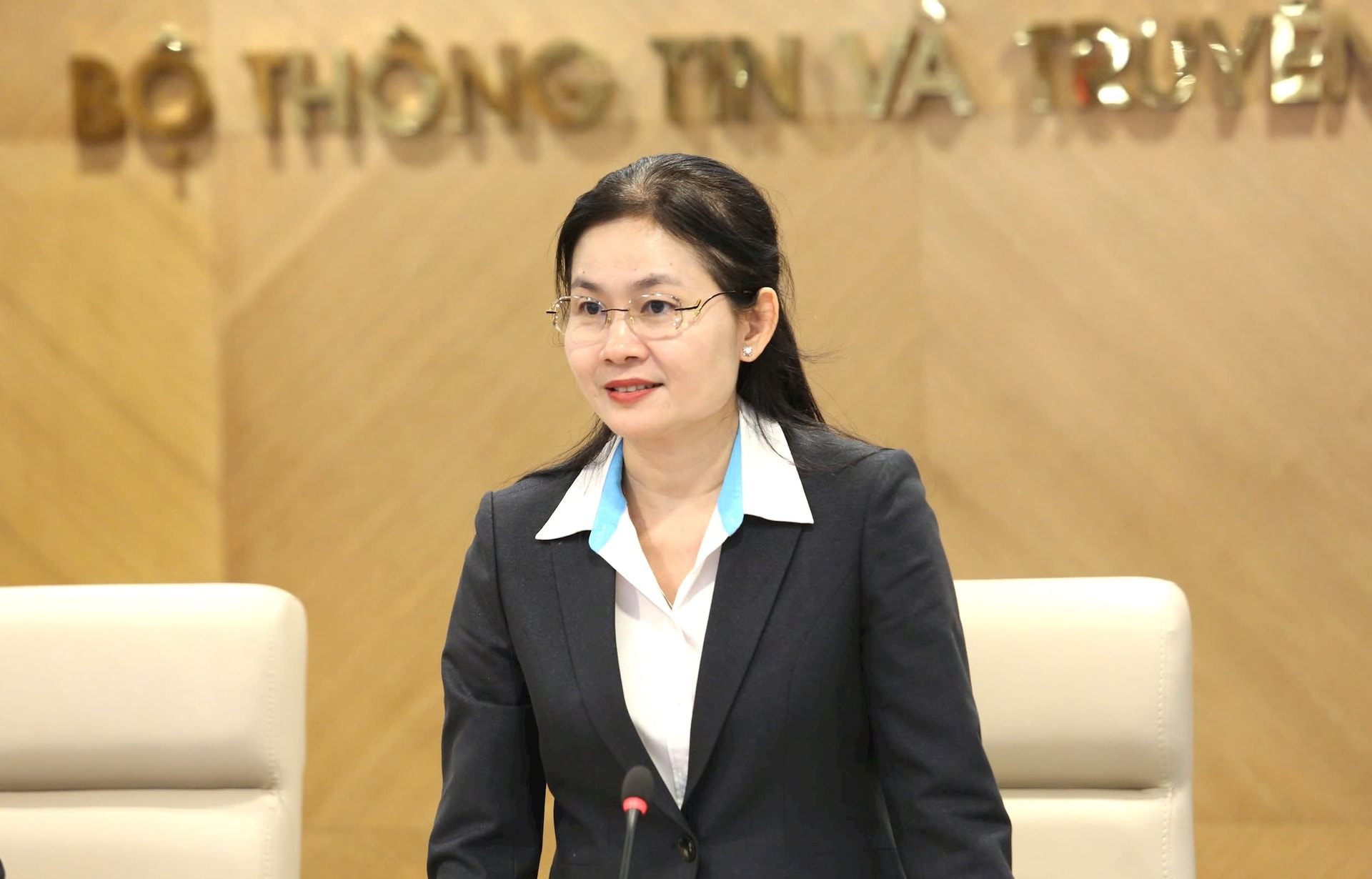 bi-thu-ton-ngoc-hanh.jpg