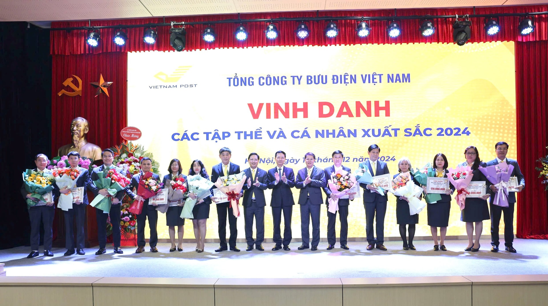 vinh-danh-tap-the-xuat-sac-vnpost-2024(1).jpg