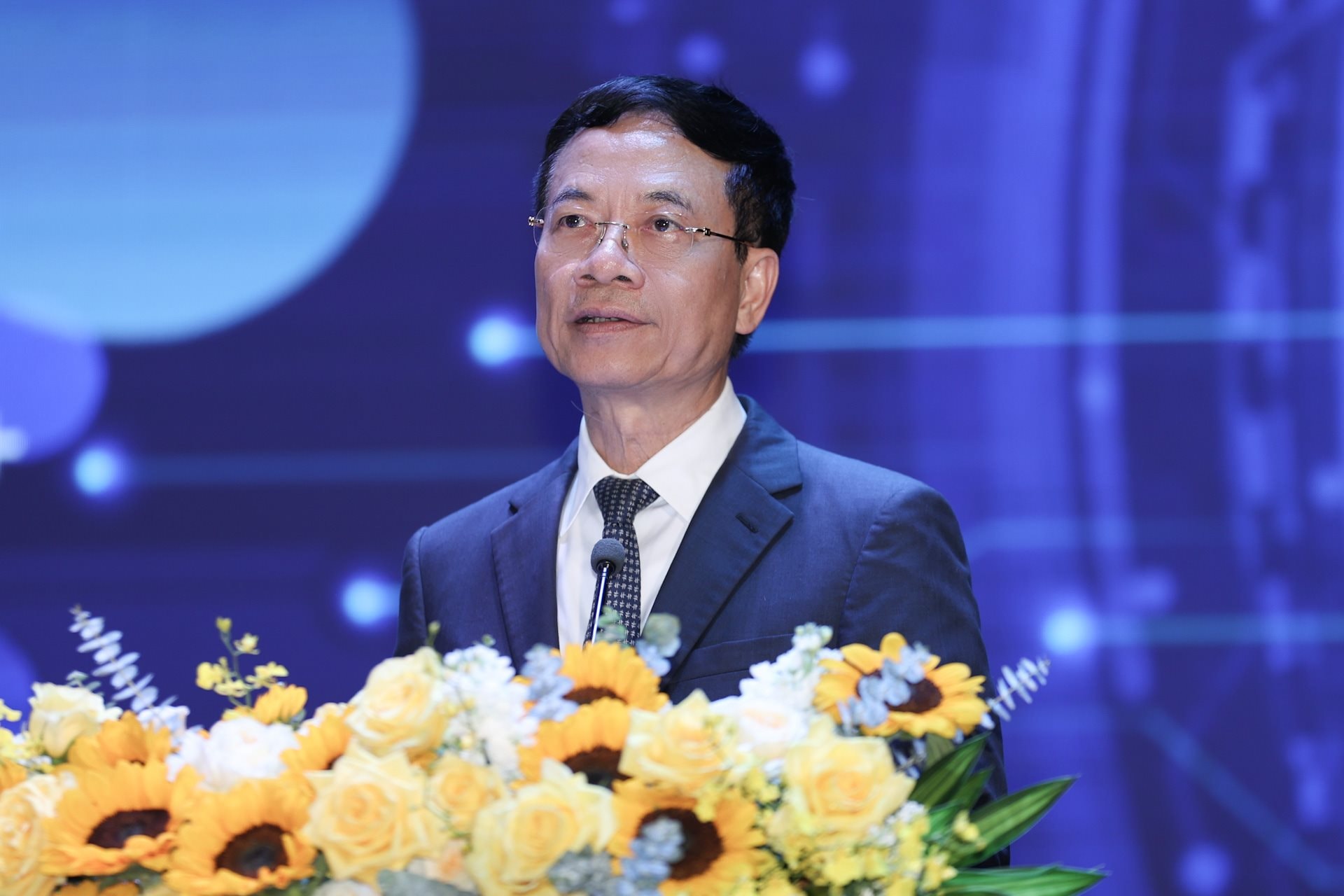 bt-nguyen-manh-hung.jpg