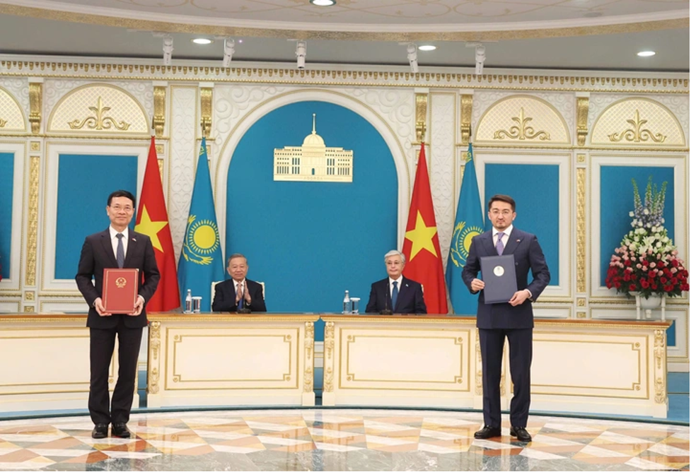 bt-nguyen-manh-hung-va-bt-kazakstan-1.png