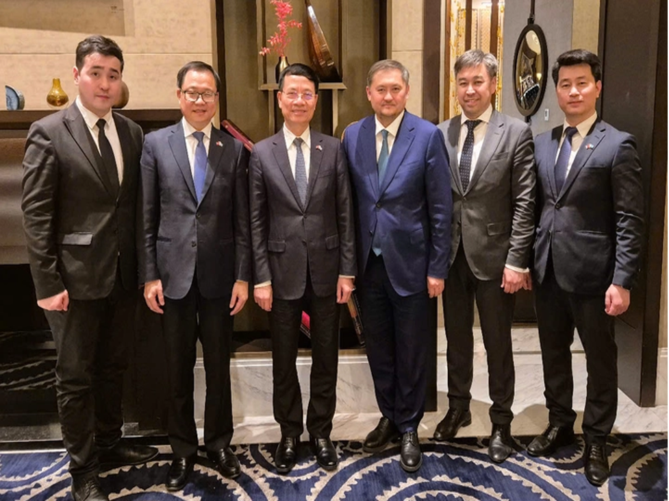 bt-nguyen-manh-hung-va-bt-kazakstan-3.png