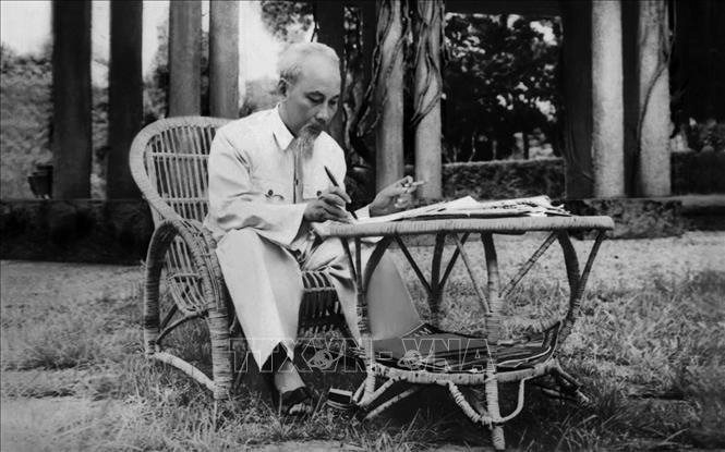 chu-tich-ho-chi-minh.jpg