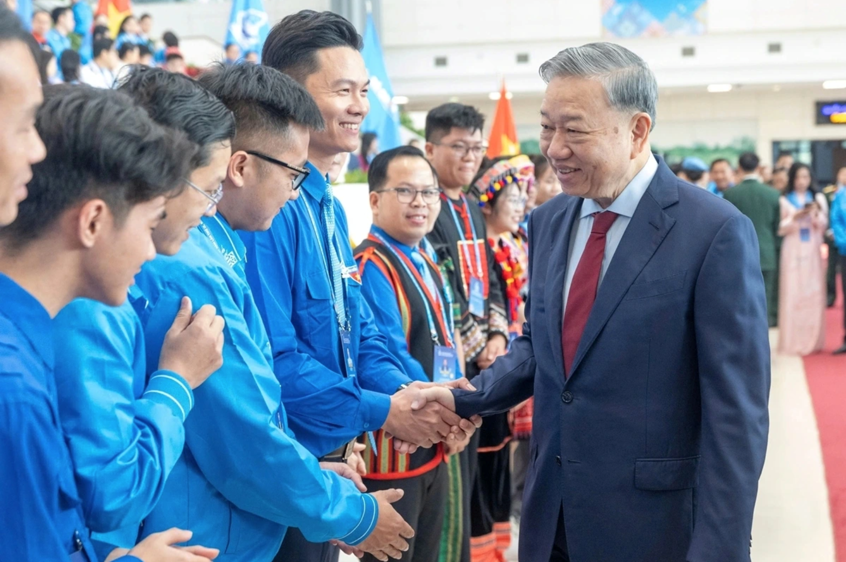 tong-bi-thu-voi-thanh-nien-2.png