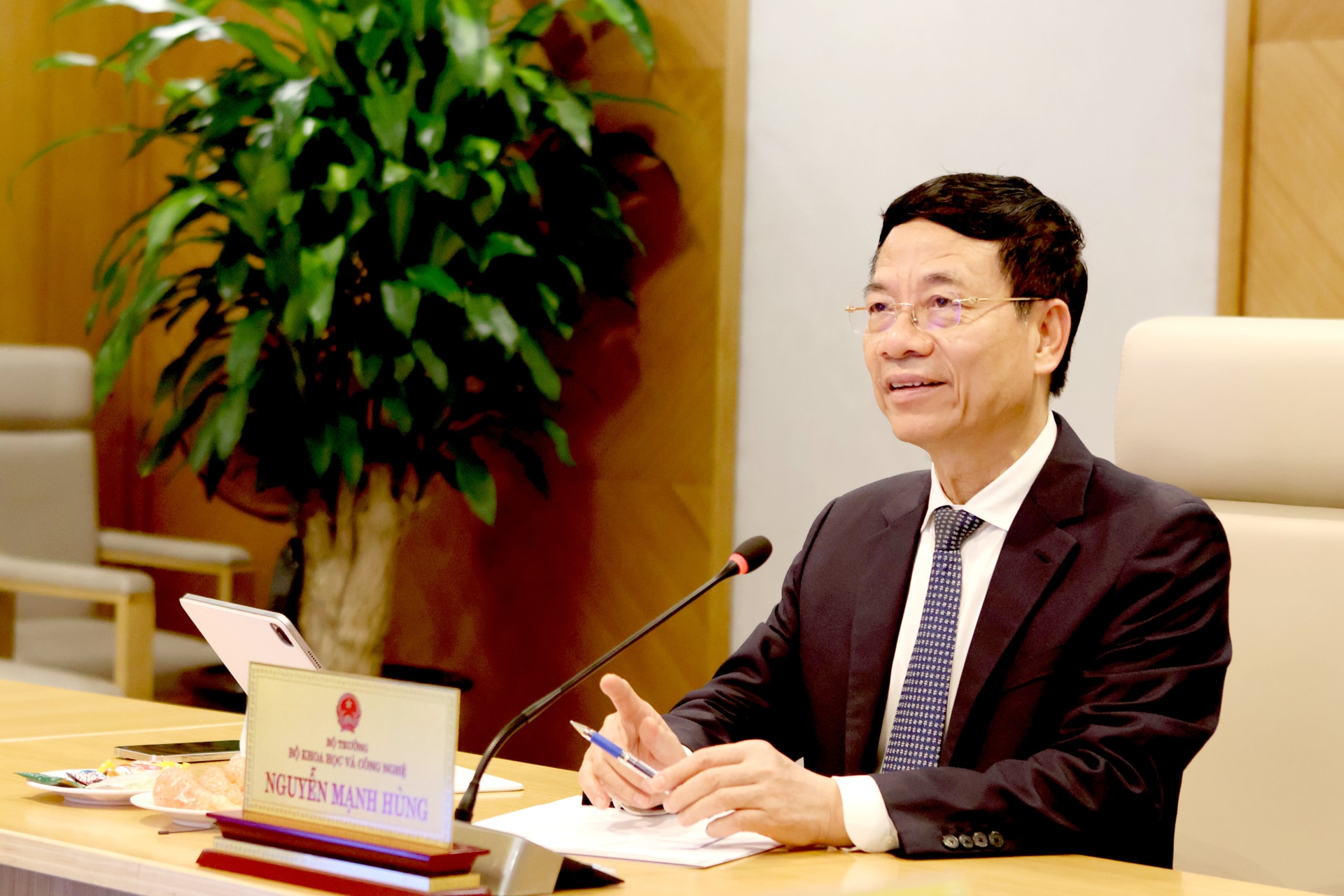 bt-nguyen-manh-hung(1).jpg