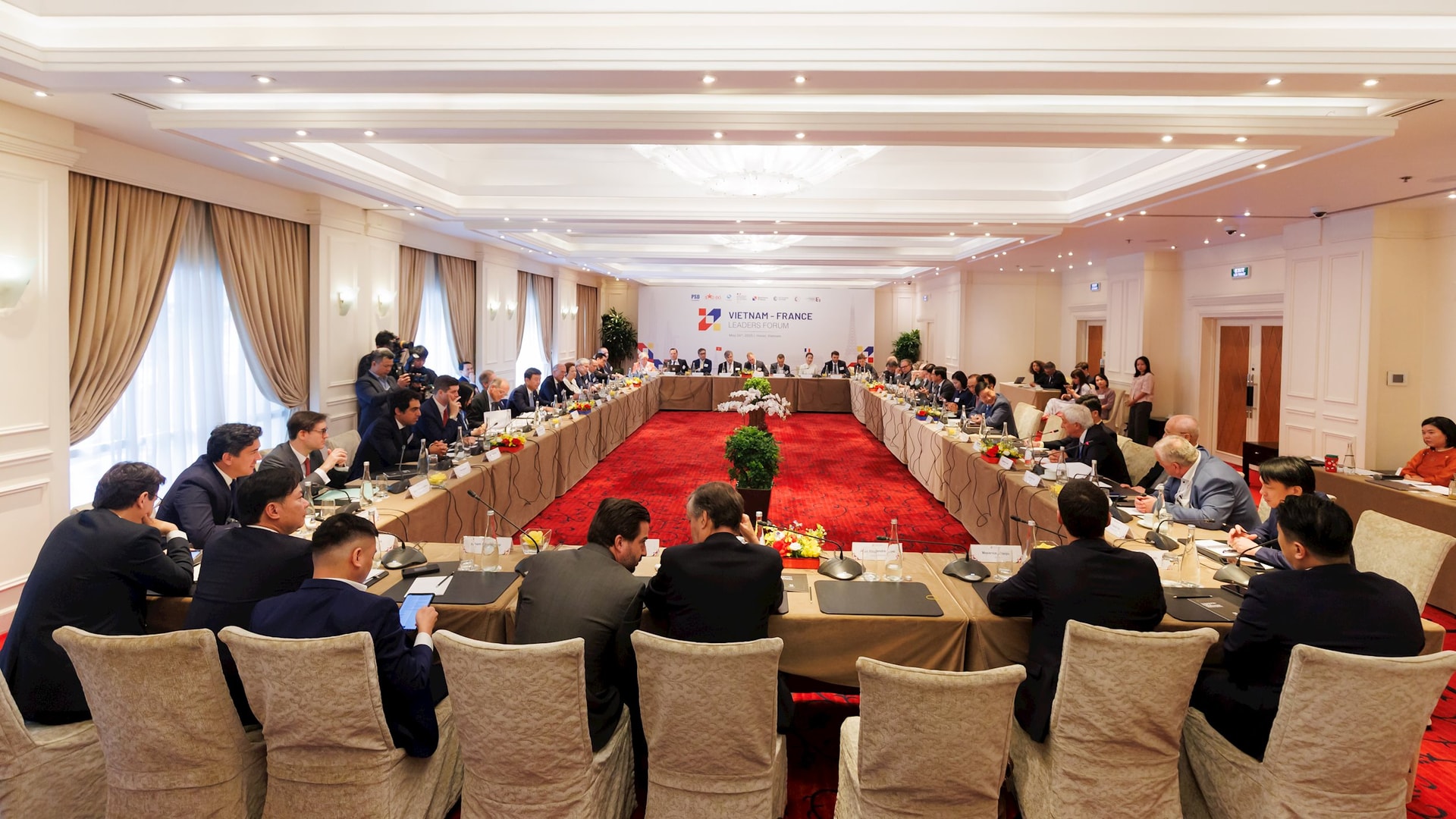 toan-canh-dien-dan-lanh-dao-viet-phap.jpg