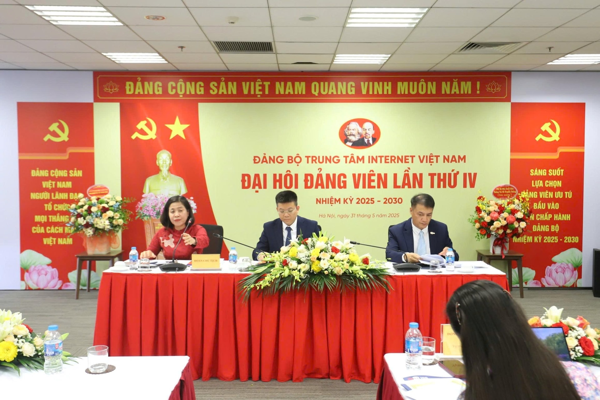 doan-chu-tich-vnnic.jpg