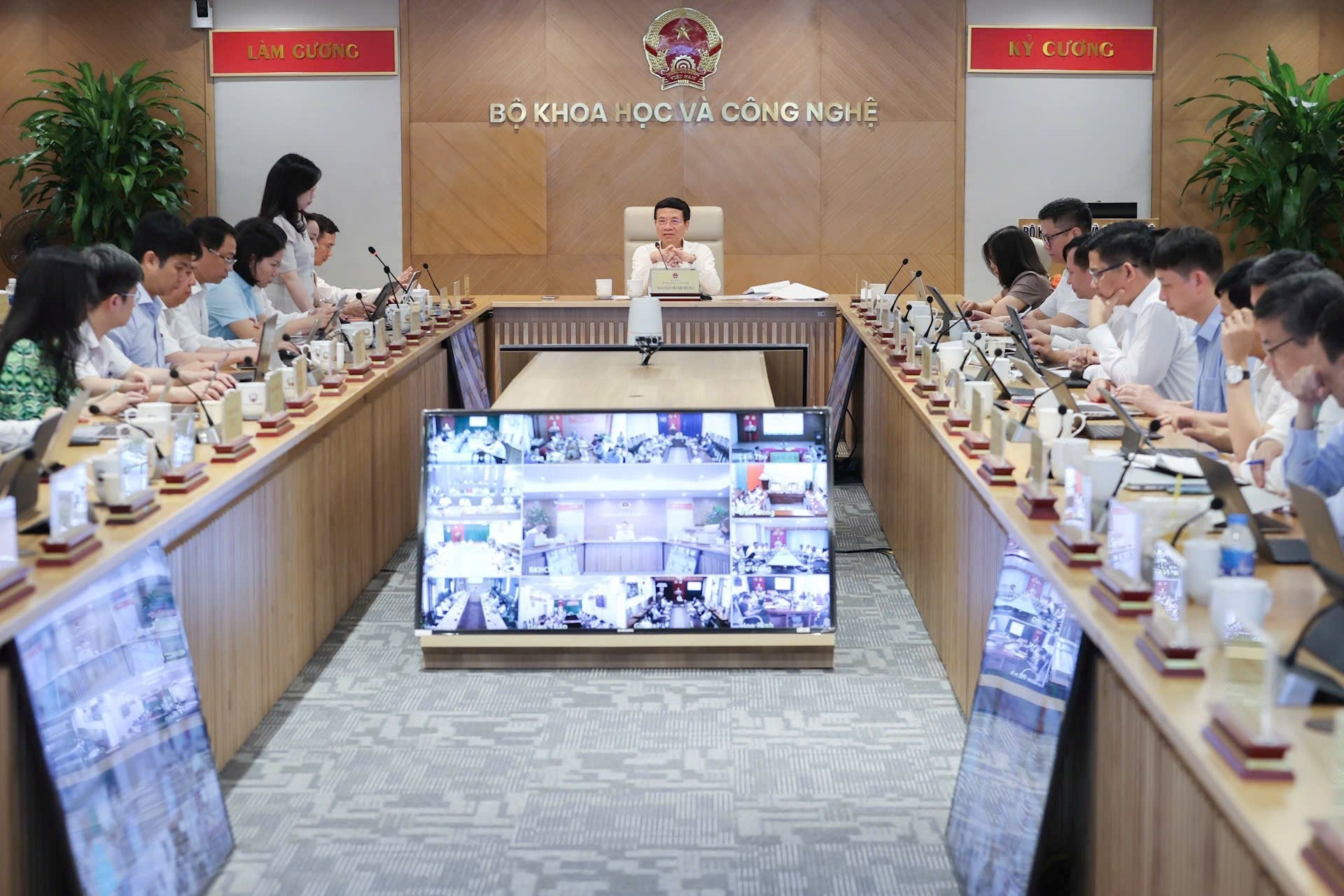 toan-canh-2.jpg