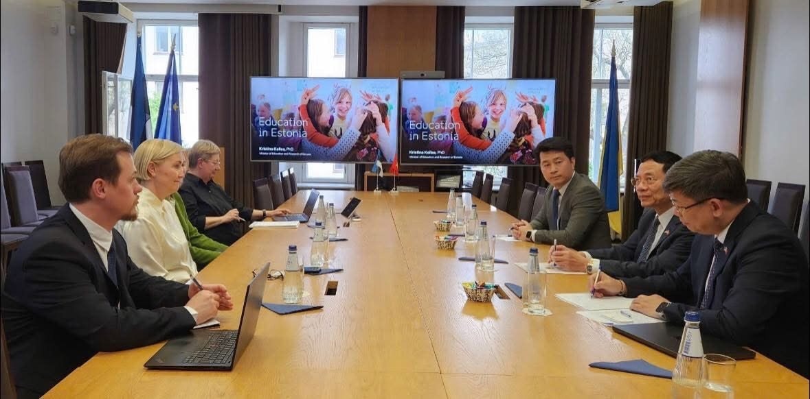 bo-truong-lam-viec-voi-estonia.jpg
