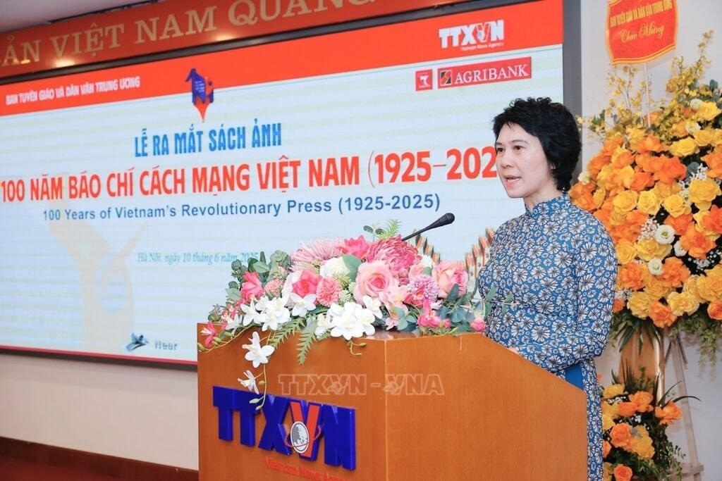 144645-le-ra-mat-sach-anh-100-nam-bao-chi-cach-mang-viet-nam-1925-2025.jpg