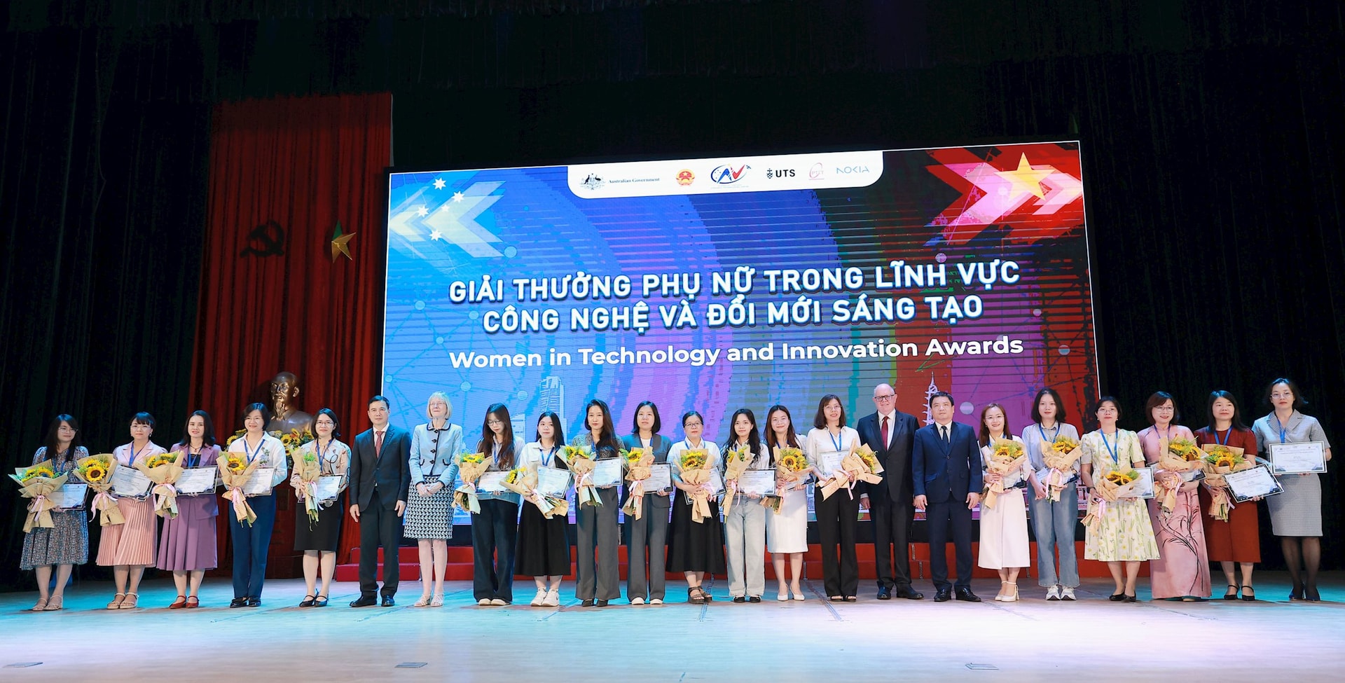giai-thuong-phu-nu-khcn-11062025(1).jpg