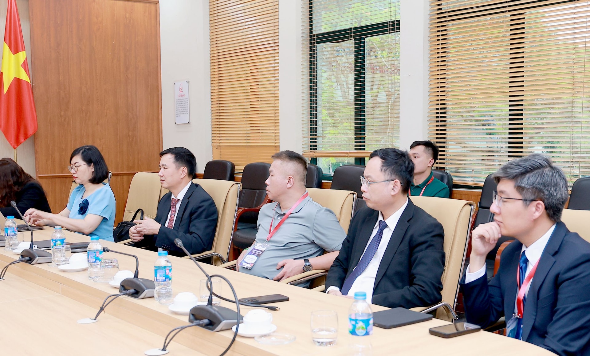 tt-bui-the-duy-trao-doi-2.jpg