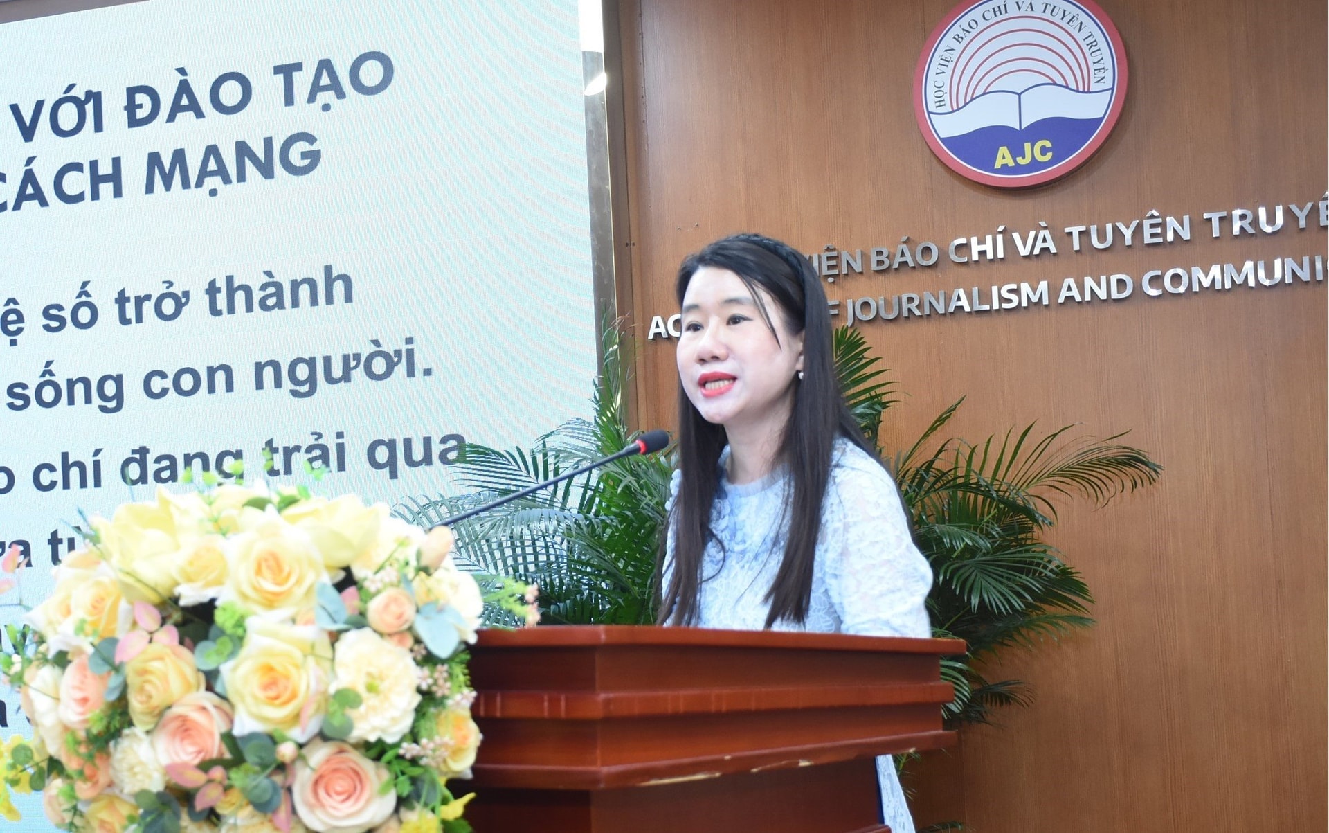 pgs.ts.-dinh-thi-thu-hang.jpg