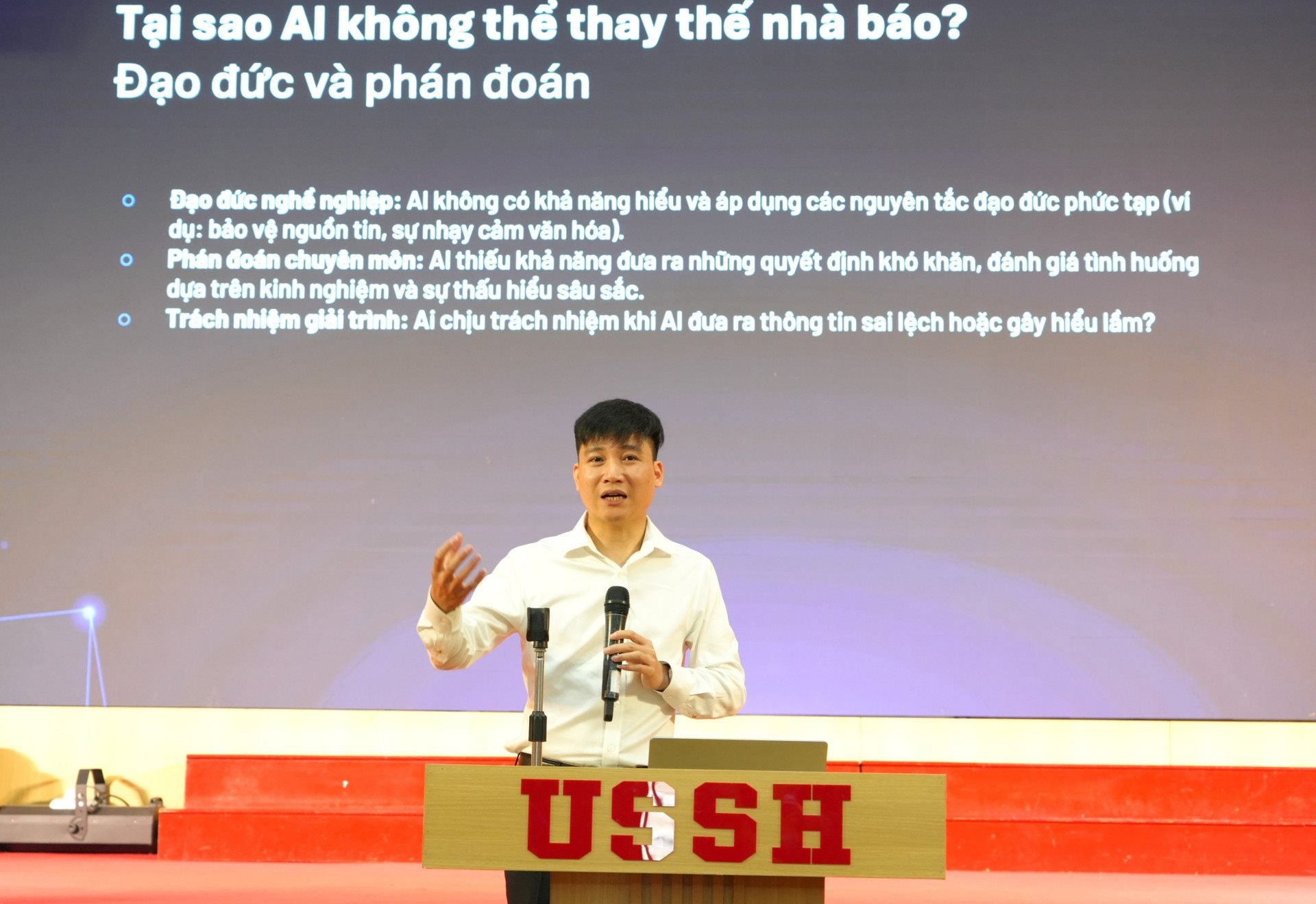 ussh-toa-dam-ai-bao-chi-6.jpg