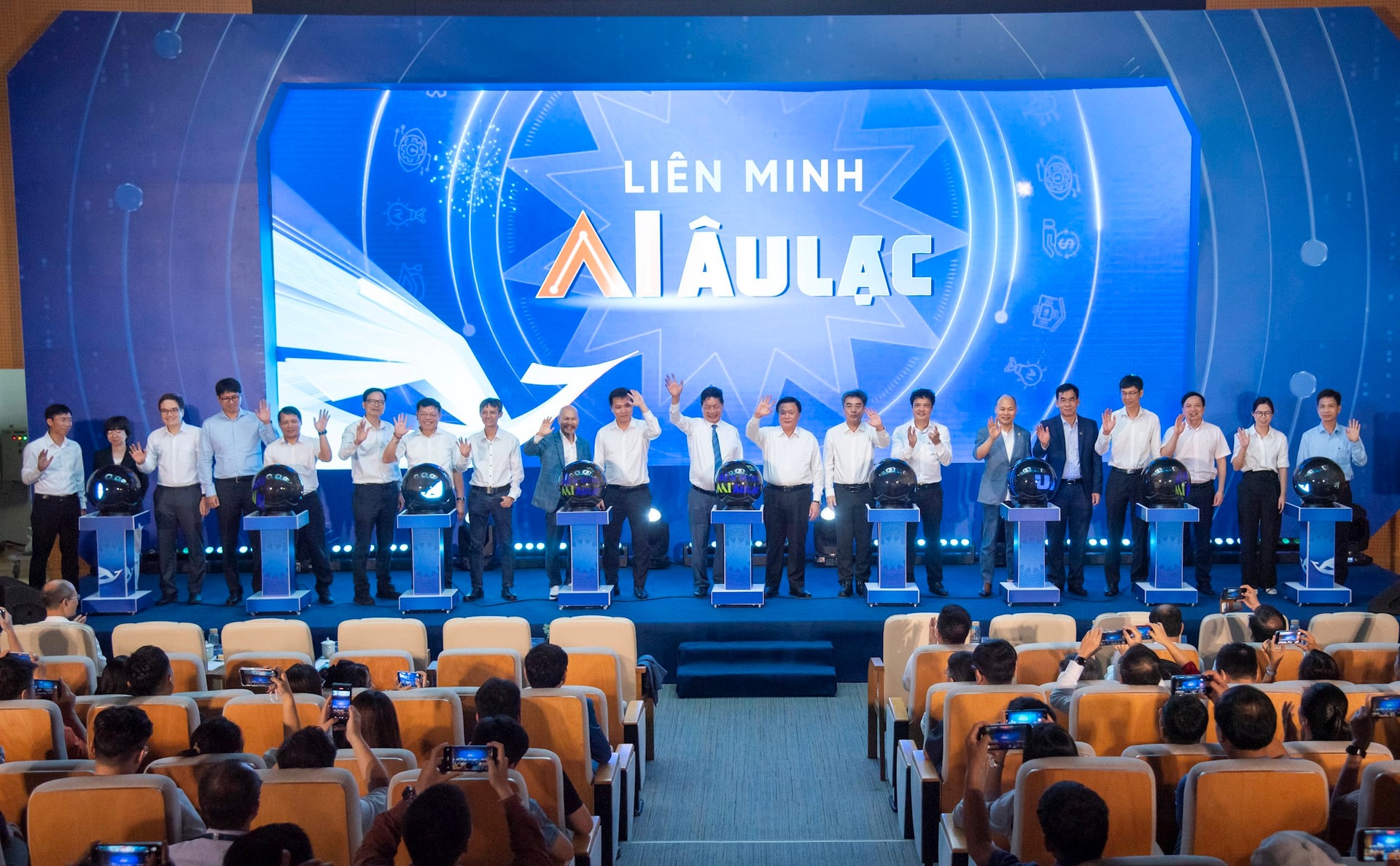 hon-20-thanh-vien-dau-tien-cua-lien-minh-ai-au-lac-tai-le-ra-mat-ngay-20.6-1-.jpg