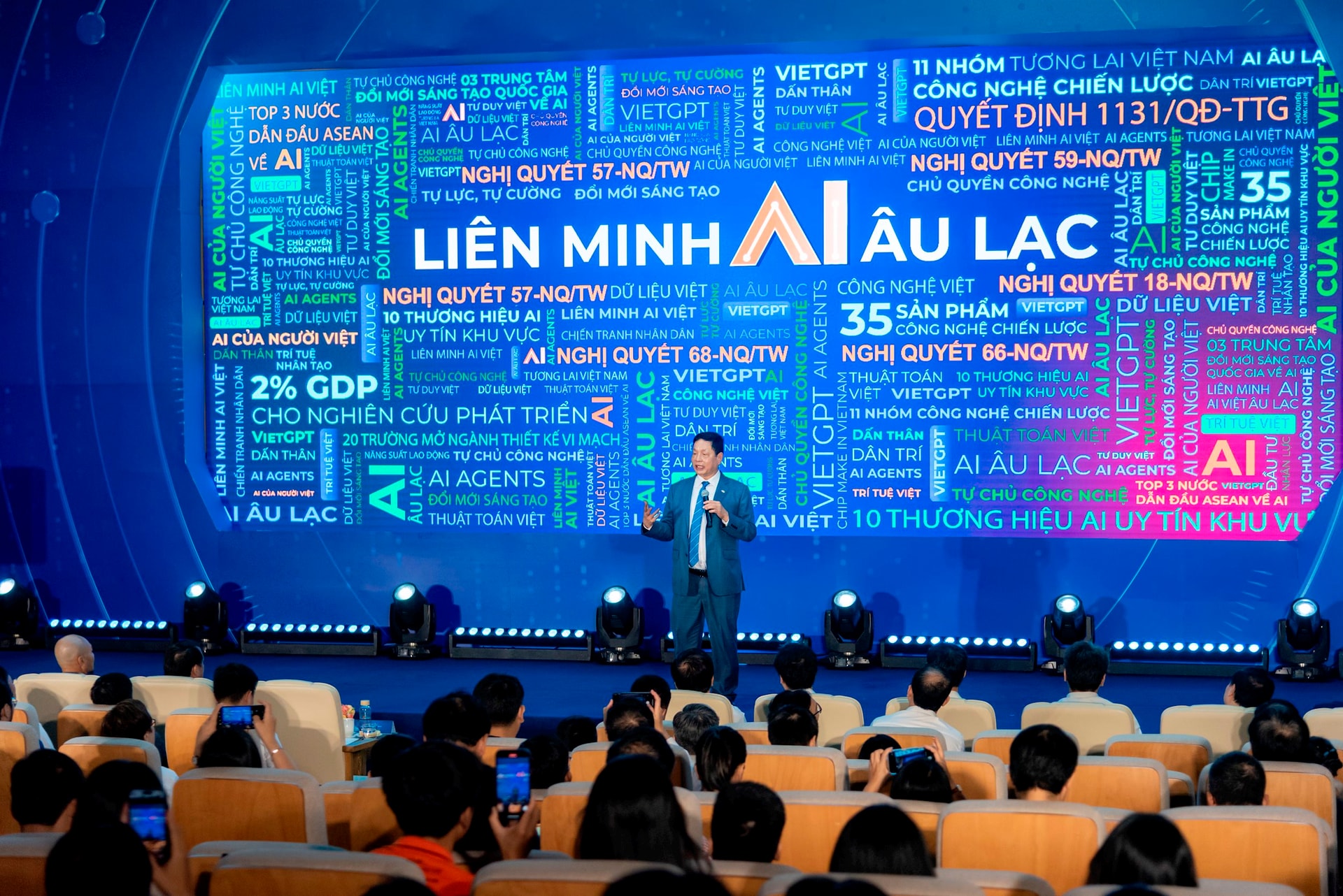 ong-truong-gia-binh-chu-tich-hdqt-fpt_02.jpg