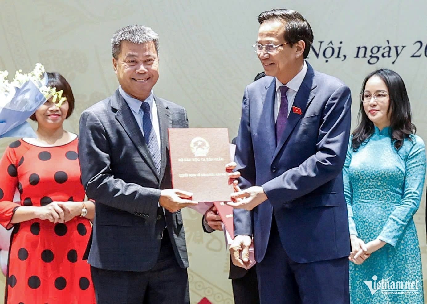 w-bo-truong-trao-qd-bo-nhiem-tbt-nguyen-van-ba-93509.jpg