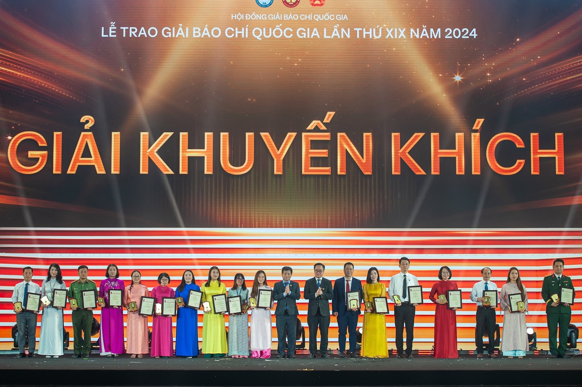 giai-khuyen-khich-2025.jpg