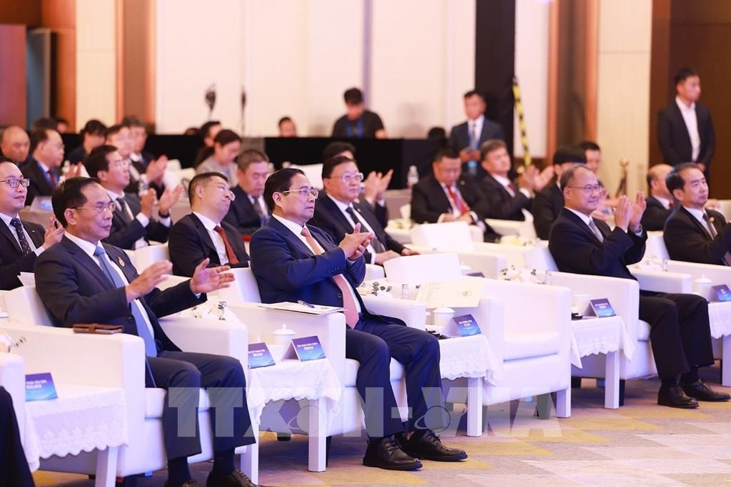 image.bnews.vn-mediaupload-org-2025-06-24-_151429-thu-tuong-du-dien-dan-ket-noi-doanh-nghiep-viet-nam-trung-quoc.jpg