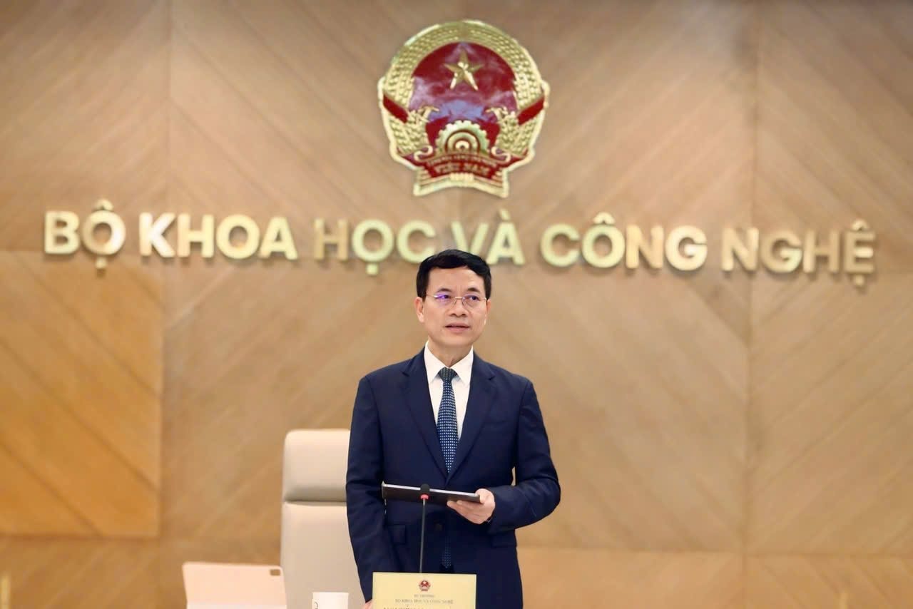 bt-nguyen-manh-hung.jpeg