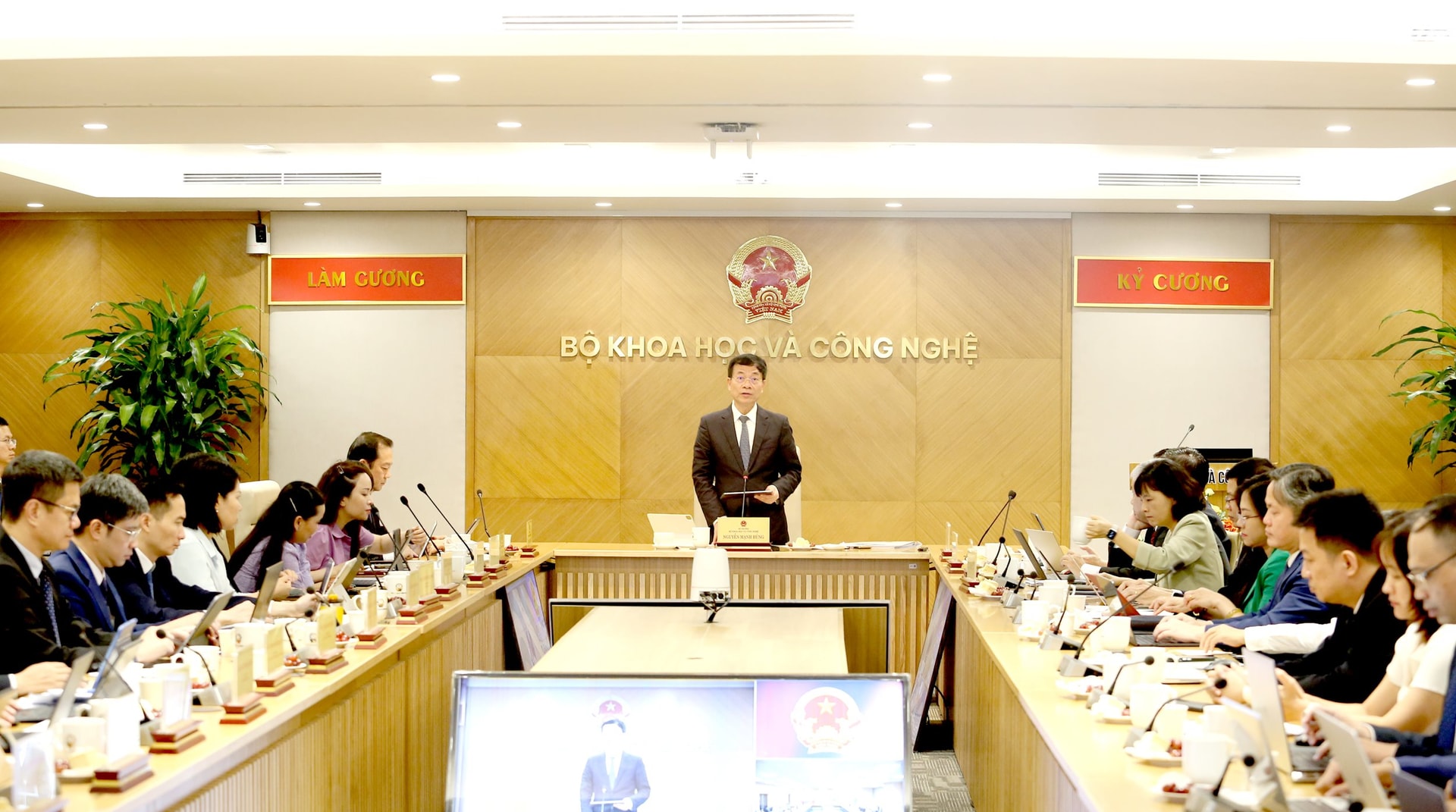 toan-canh.jpg
