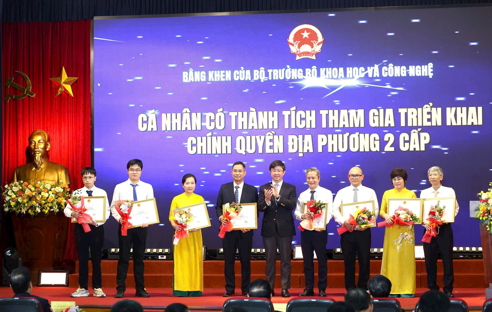 khen-thuong-trien-khai-chinh-quyen-2-cap.jpg