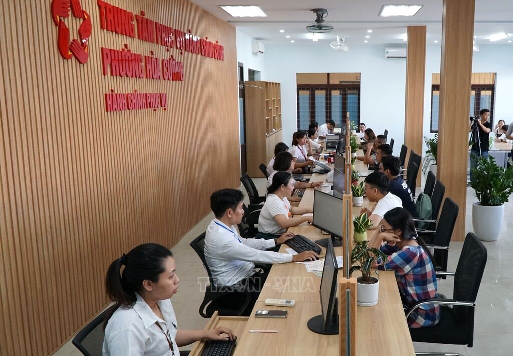 214850-da-nang-nang-cao-chat-luong-phuc-vu-nguoi-dan-khi-van-hanh-chinh-quyen-dia-phuong-2-cap.jpg