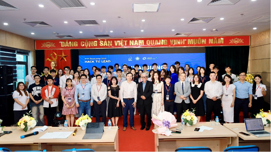 sinh-vien-tai-nang-ptit.png