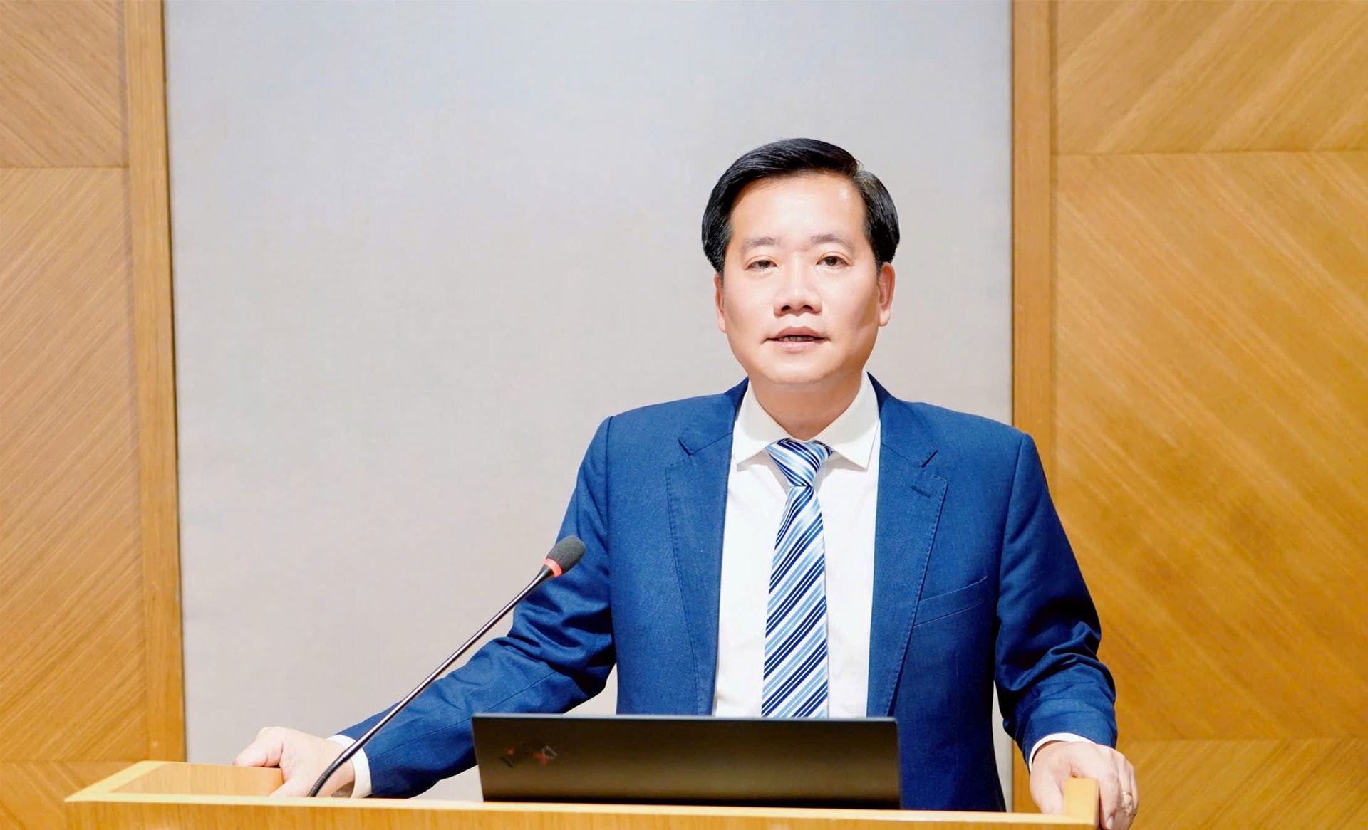 ong-nguyen-hoang-linh.jpg