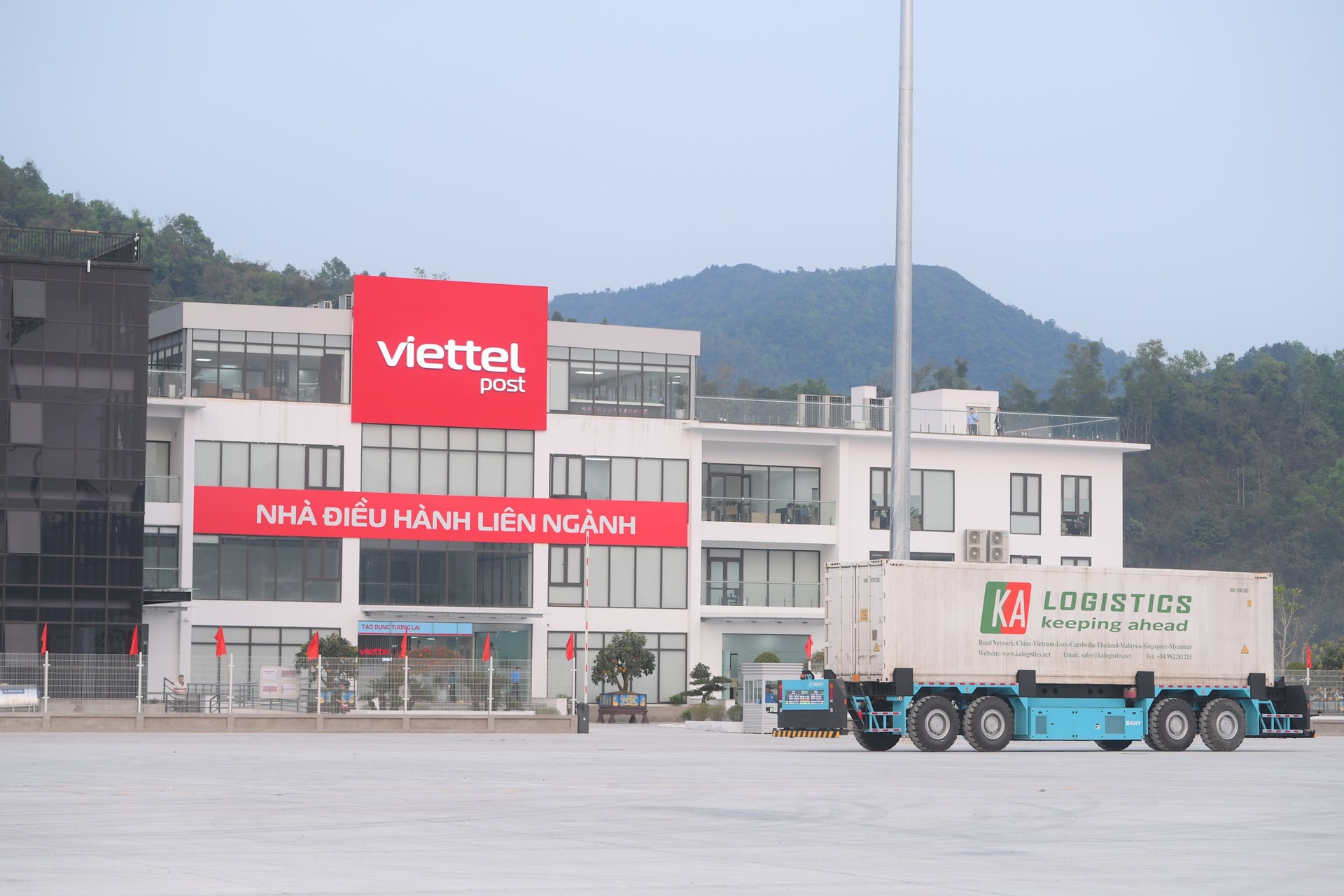 viettel-post-cong-vien.jpg