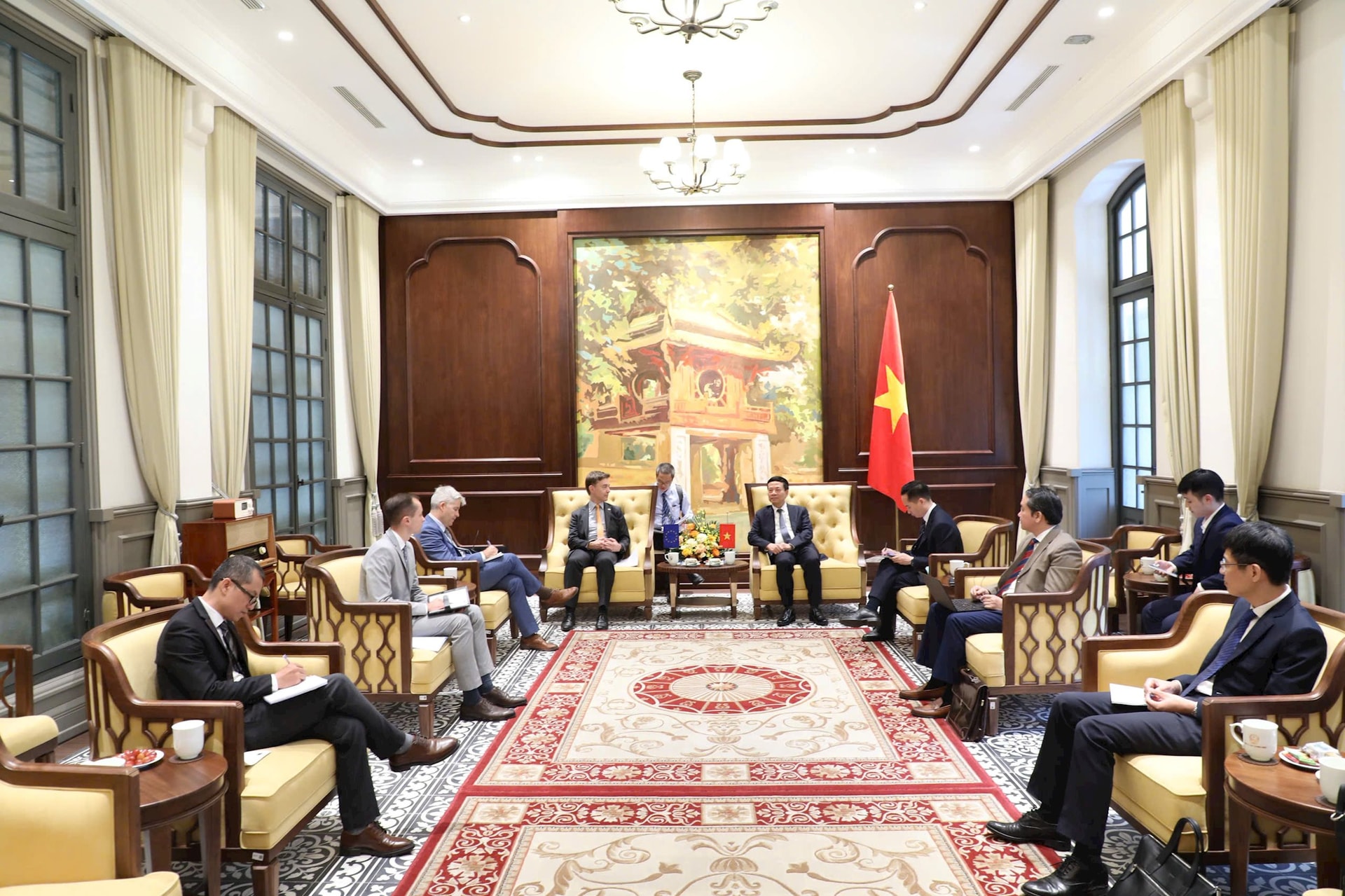 bo-truong-tiep-eu.jpg