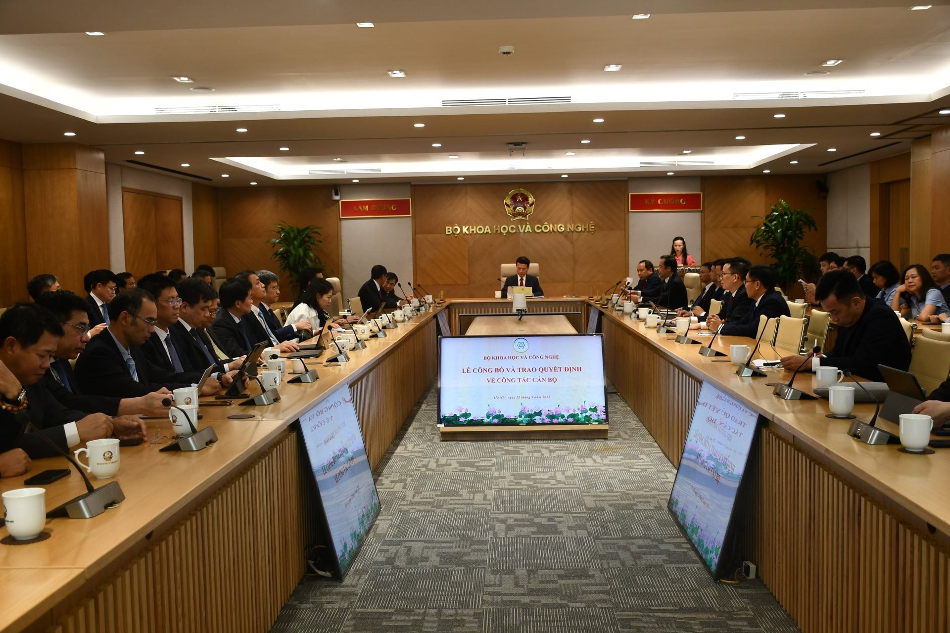 ministryofscienceandtechnologyappointstwodirectorsgeneralanddeputyheadsofunits_02.jpg