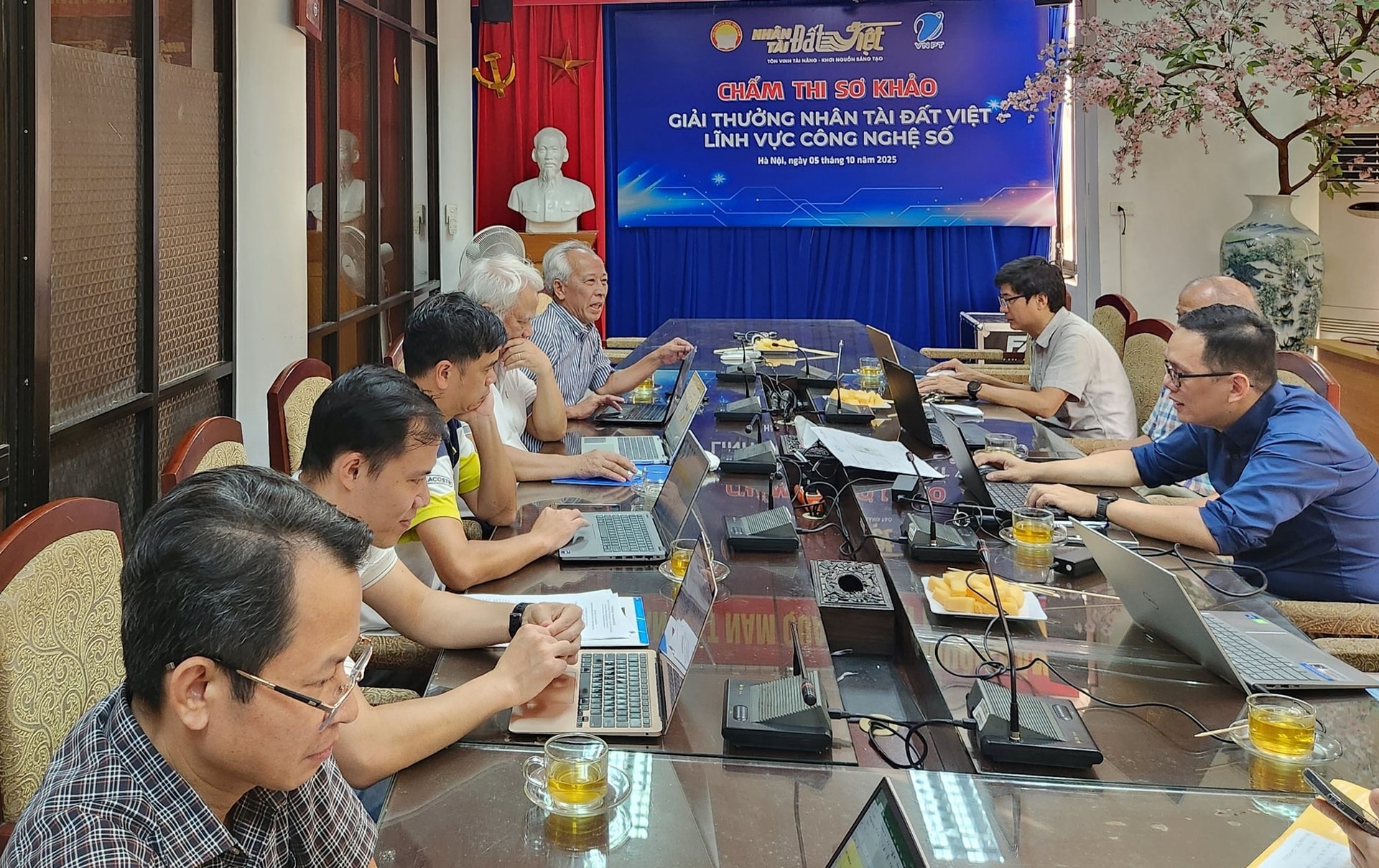 anh-cham-so-khao-nhan-tai-dat-viet.jpg