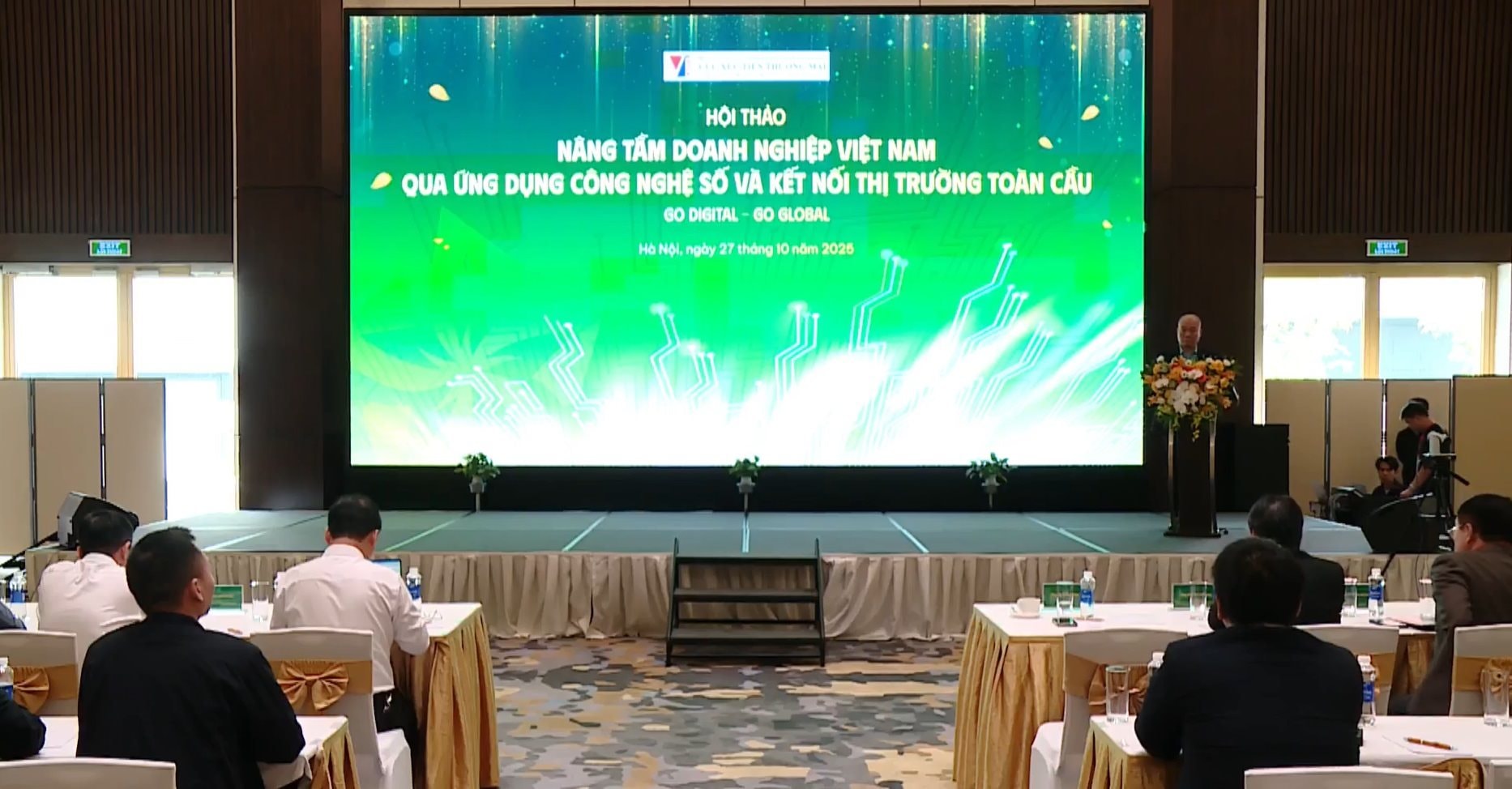 toan-canh-hoi-thao.jpg