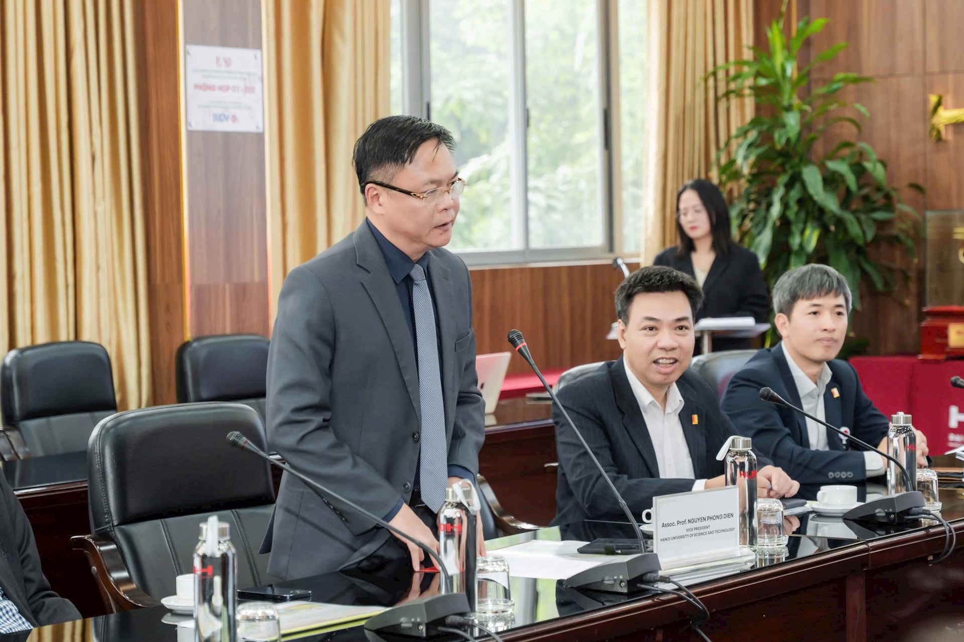 2-pgs.ts.-nguyen-phong-dien-pho-giam-doc-dh-bach-khoa-hn.jpg