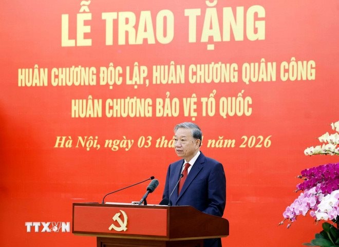 le-trao-tang-huan-chuong-doc-lap-huan-chuong-quan-cong-huan-chuong-bao-ve-to-quoc-cho-lanh-dao-chu-chot-lanh-dao-cap-cao-cua-dang-nha-nuoc-9.jpg