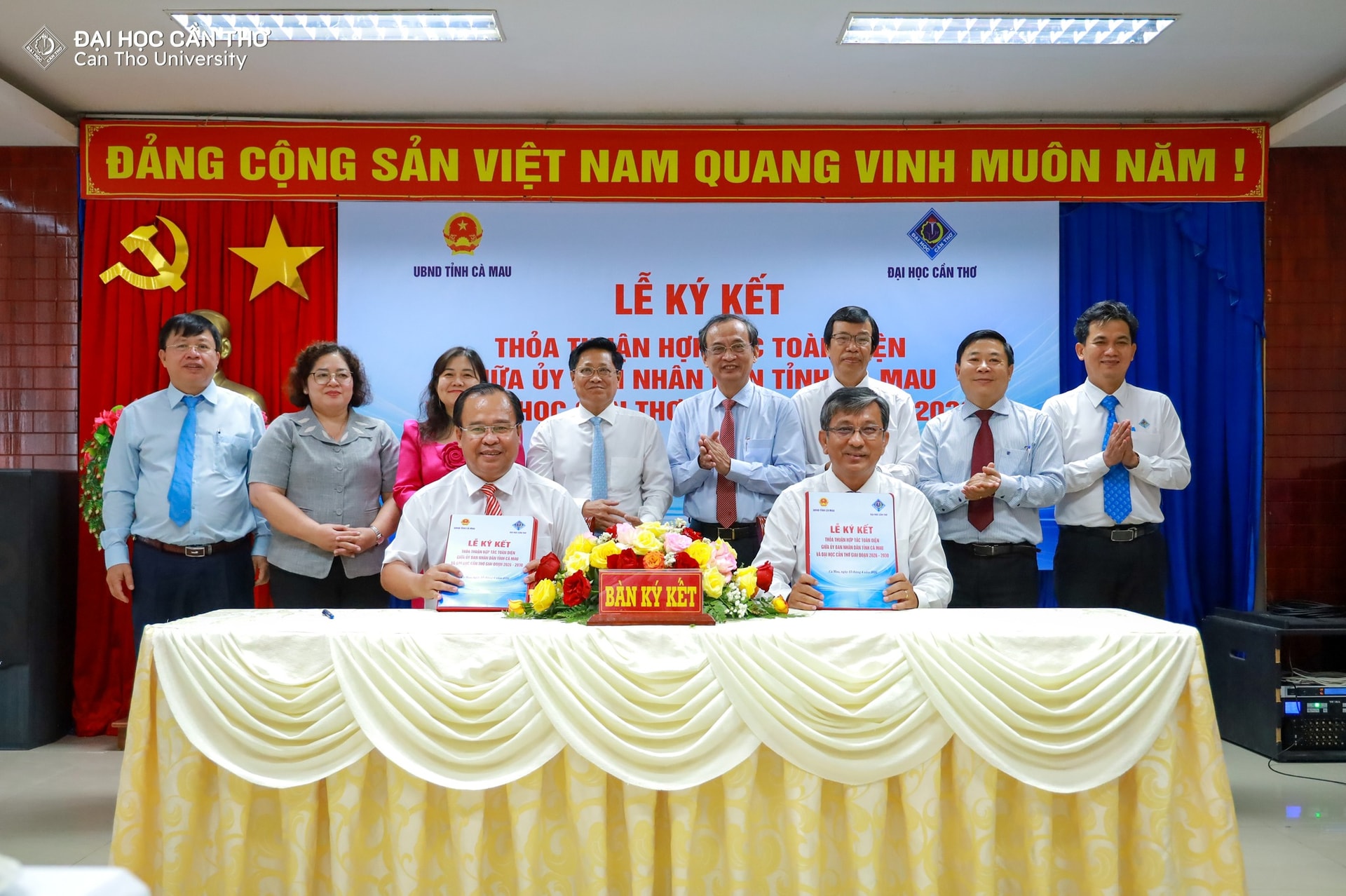 Thỏa thuận hợp tác phát triển toàn diện giữa UBND tỉnh Cà Mau và Đại học Cần Thơ giai đoạn 2026-2030. Ảnh MĐ.