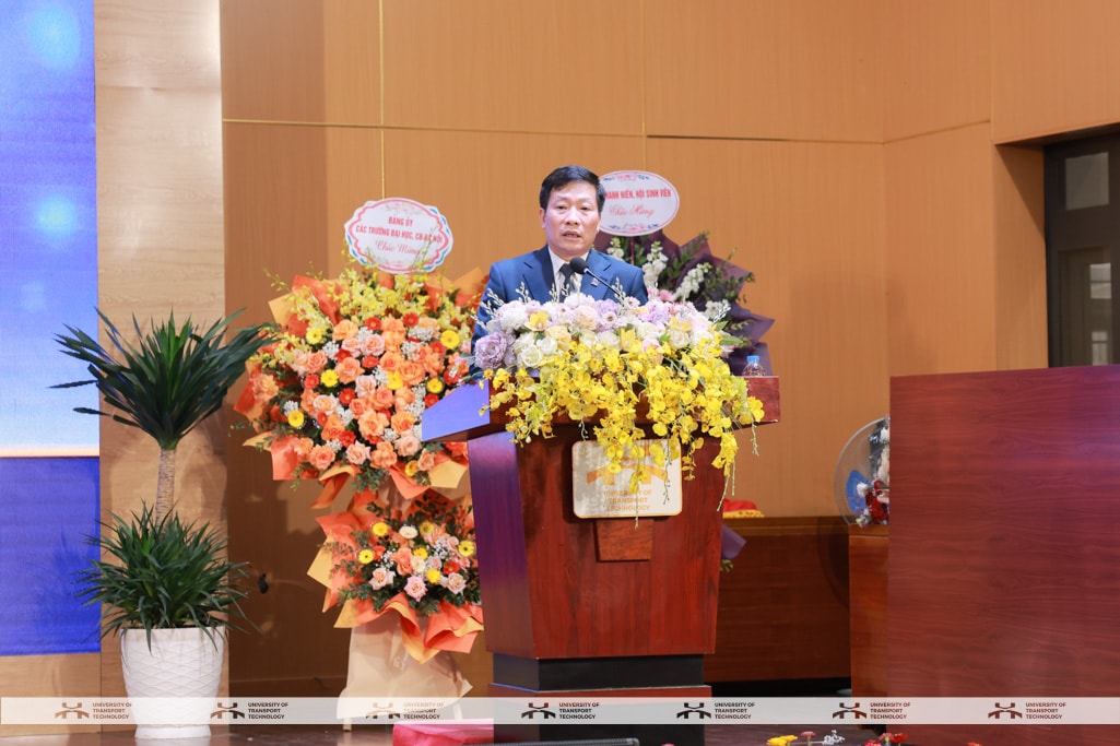 PGS.TS. Nguyễn Hoàng Long, Hiệu trưởng Trường Đại học Công nghệ Giao thông Vận tải nhấn mạnh sẽ đổi mới quản trị theo hướng tự chủ, đẩy mạnh chuyển đổi số, tập trung đào tạo nguồn nhân lực chất lượng cao cho các lĩnh vực trọng điểm, xây dựng Trường Đại học Công nghệ GTVT phát triển bền vững. Ảnh VT.