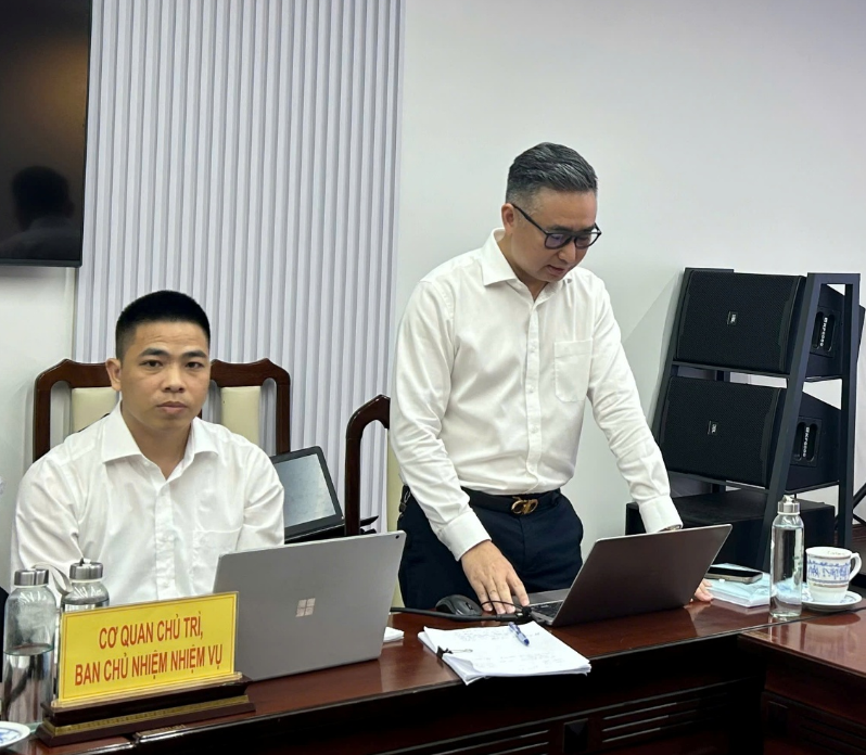 Đại diện đơn vị chủ trì thực hiện trình bày thuyết minh đề tài.