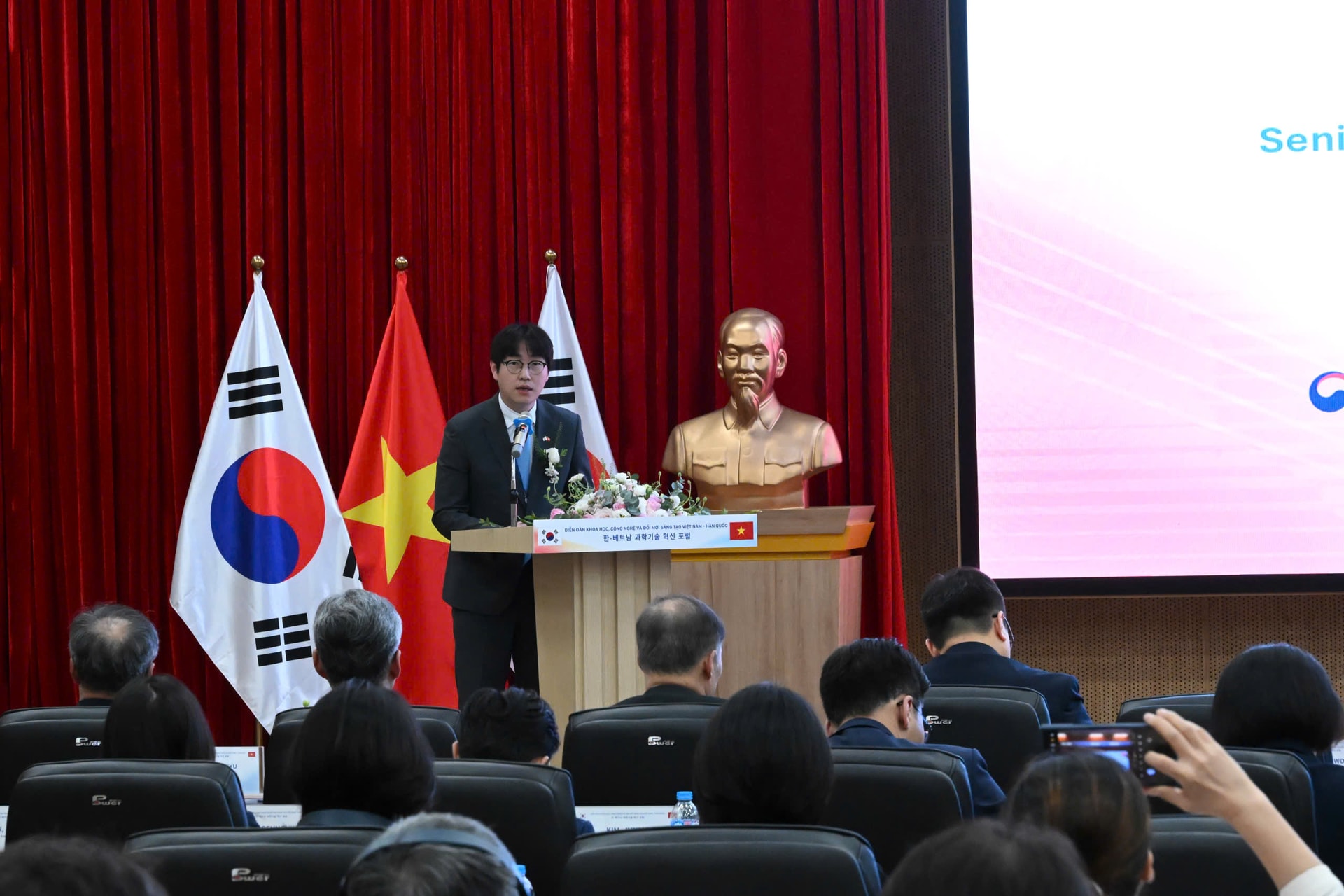 Cố vấn AI Văn phòng Tổng thống Hàn Quốc Ha Jung Woo.