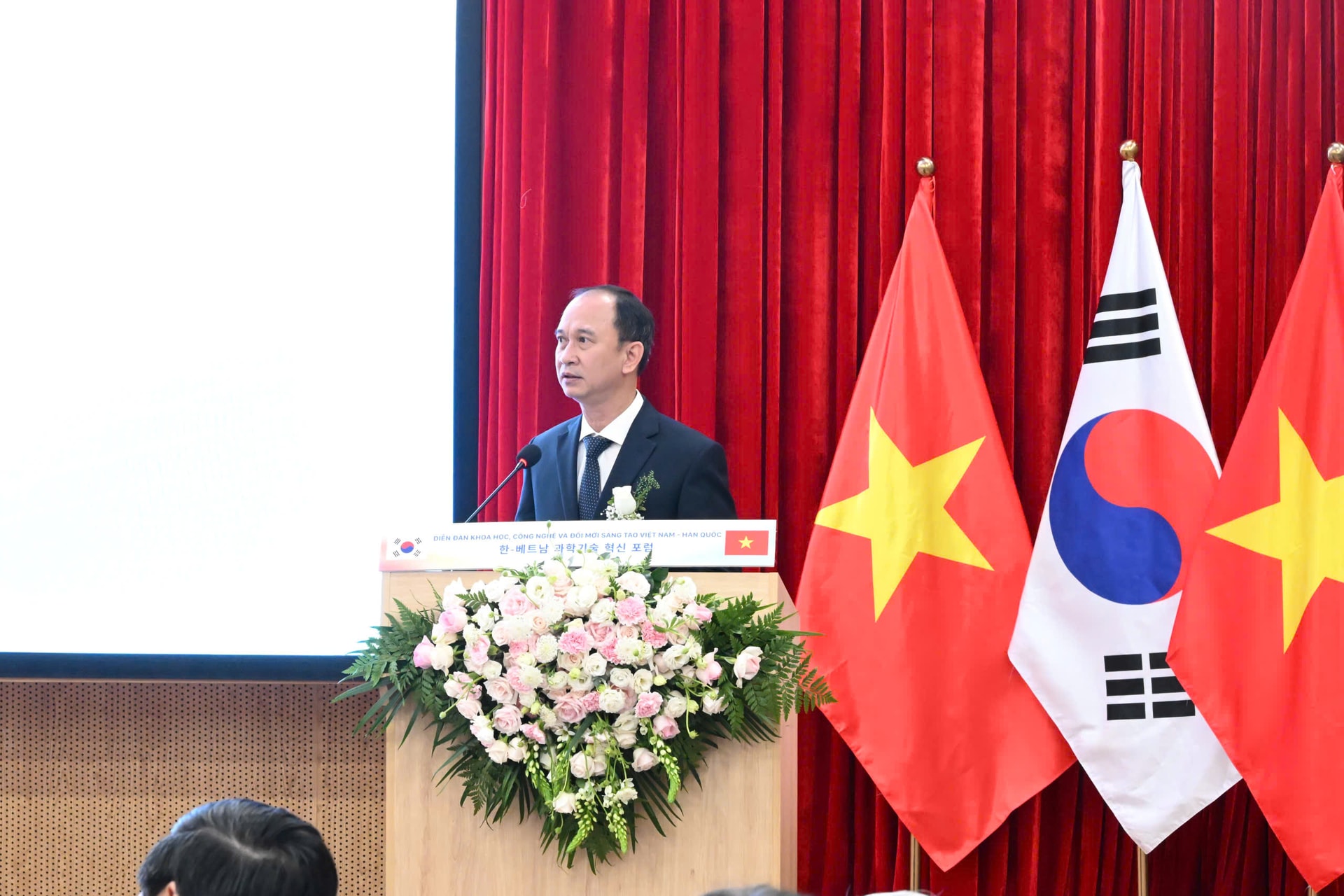 Phó Giám đốc Đại học Quốc gia TP Hồ Chí Minh Trần Cao Vinh.